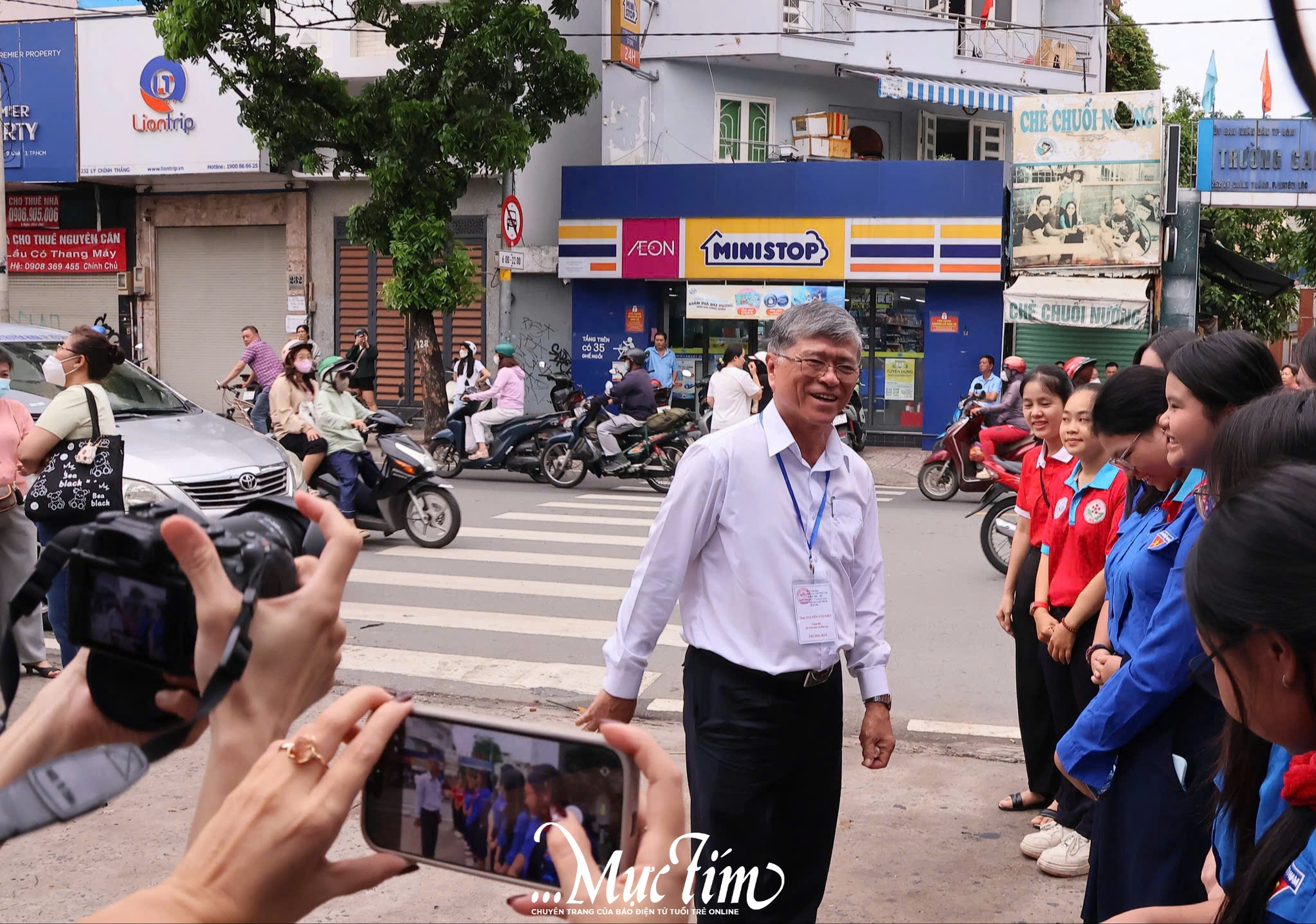 Sáng nay, hơn 151.000 thí sinh thi vào lớp 10 tại TP.HCM - Ảnh 6.
