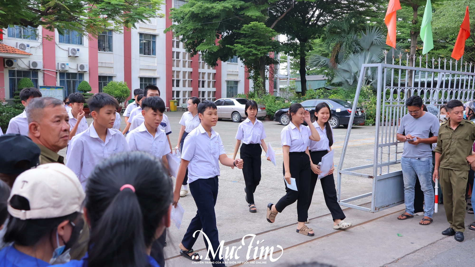 Đề thi tiếng Anh tuyển sinh vào lớp 10 TP.HCM: Điểm 8 trở lên nằm trong tầm tay nhiều thí sinh- Ảnh 6.