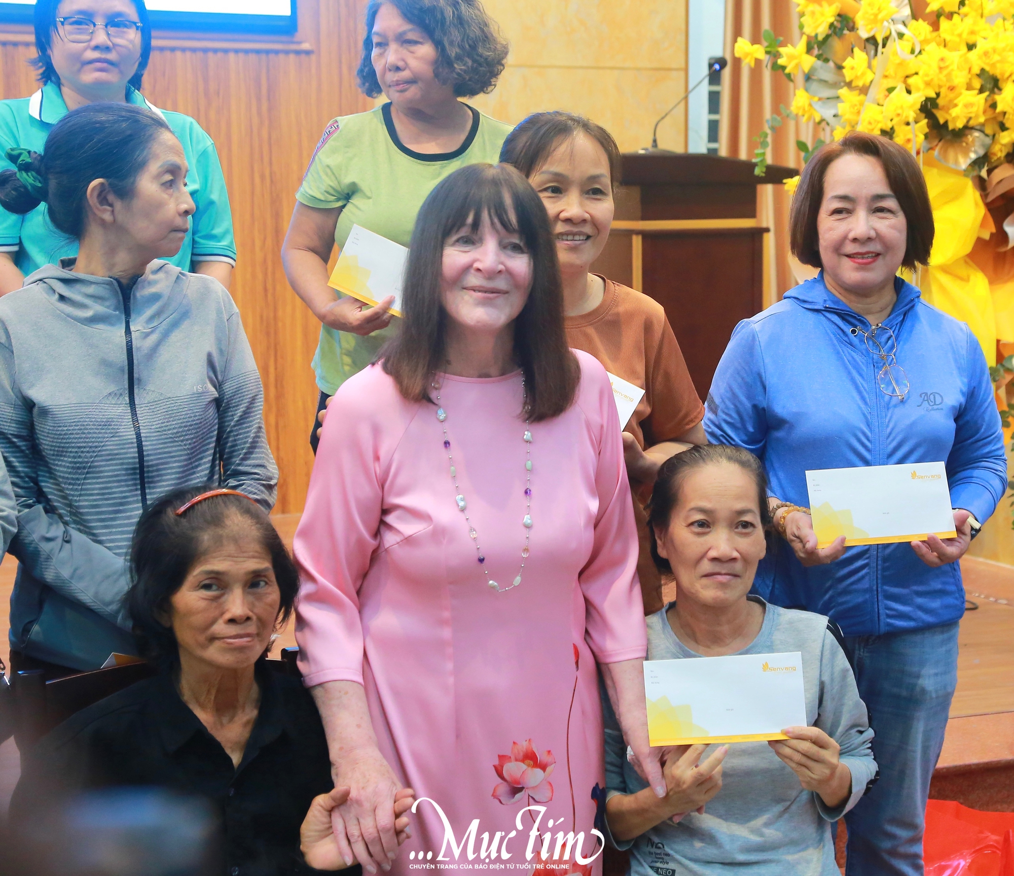 Chương trình "Tết Thiếu nhi Hạnh phúc" trao học bổng, tiếp sức 150 trẻ em và phụ nữ vượt khó- Ảnh 3.