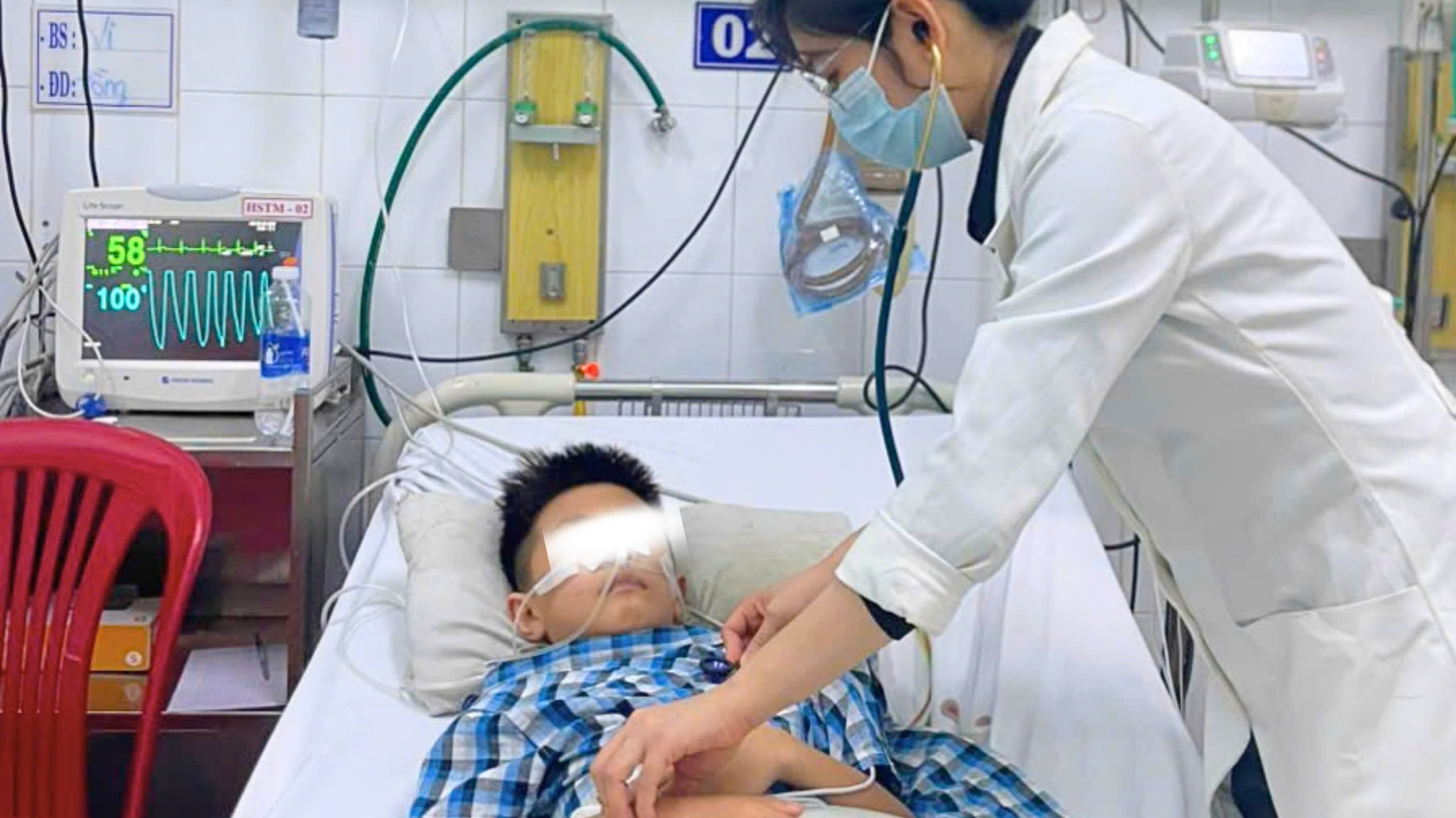 Bé trai ngừng tim gần 2 giờ được cứu sống bằng kỹ thuật hồi sinh đặc biệt - Ảnh 1.