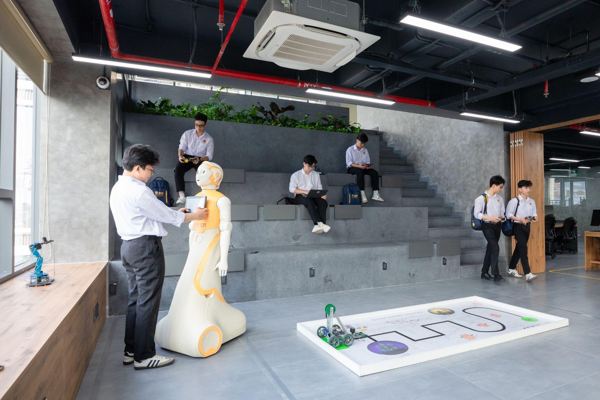 SIU AI Lab - Nơi sinh viên biến ý tưởng AI thành sản phẩm thực tế - Ảnh 1.