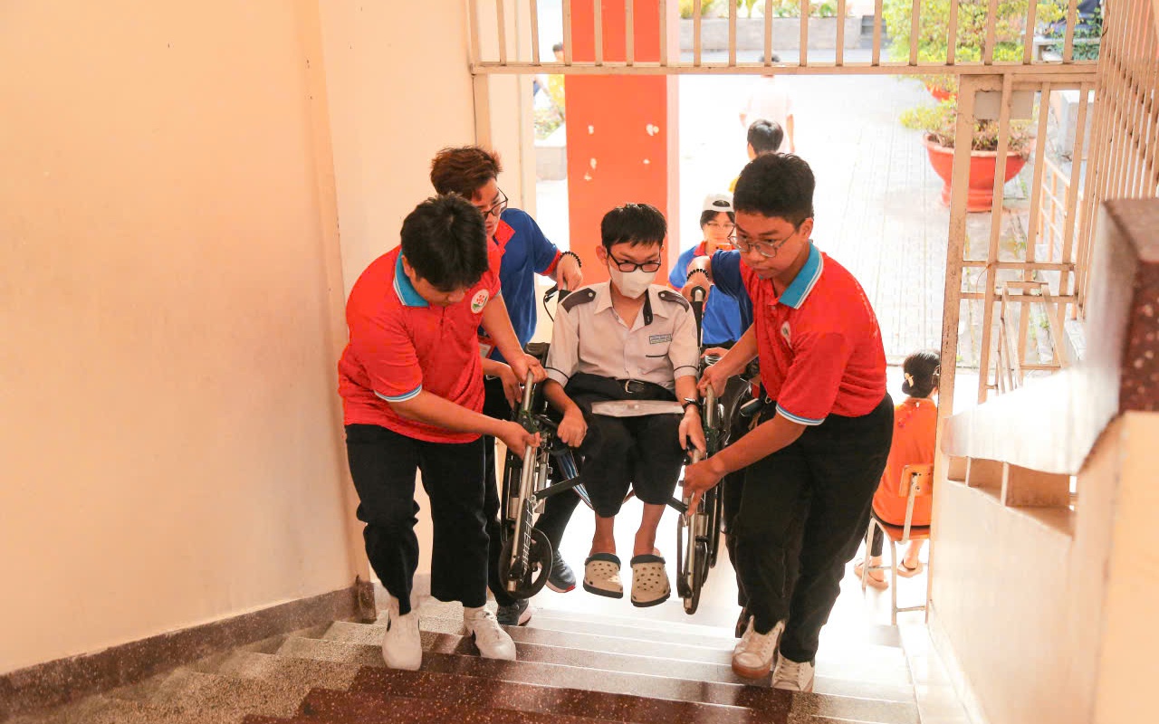 Rực rỡ sắc hè cùng chiến sĩ Hoa phượng đỏ tại Trường THPT Nguyễn Thái Bình - Ảnh 16.