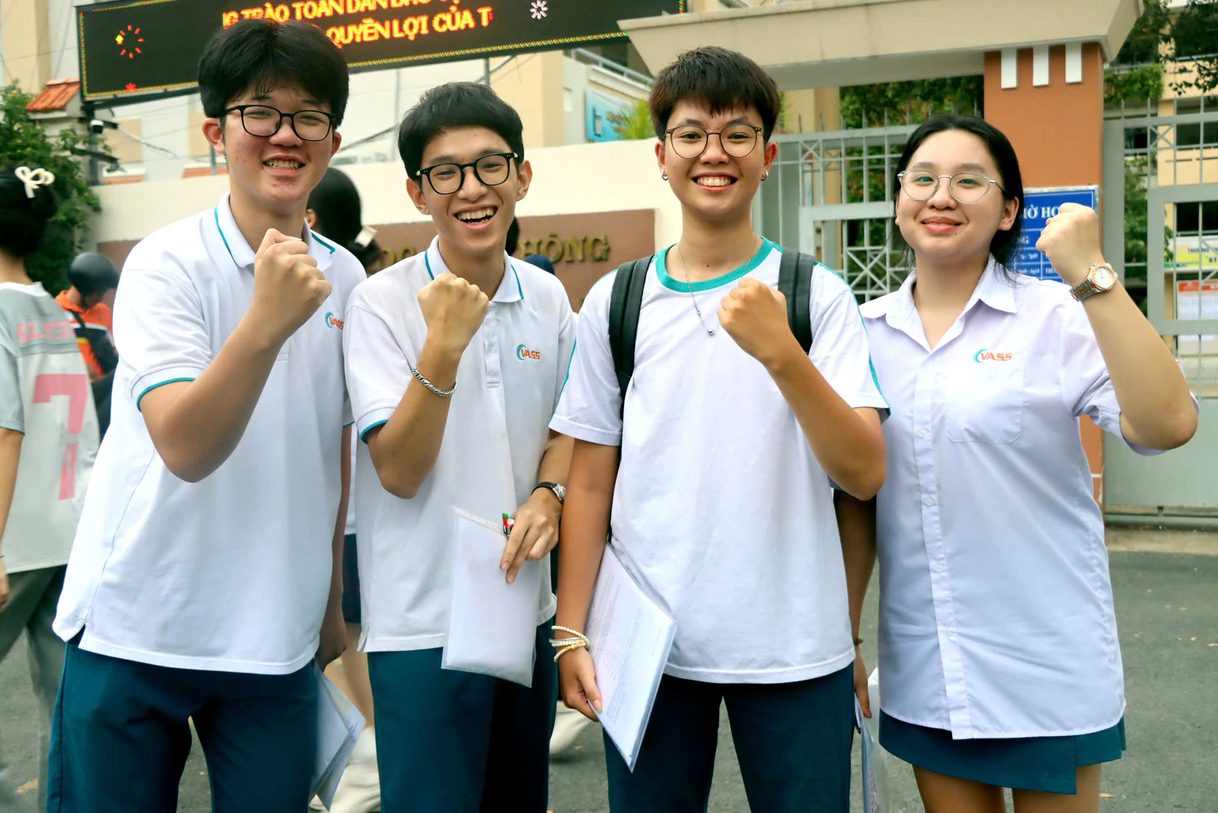 Đề toán thi tốt nghiệp THPT 2026: Dễ lấy điểm 7-8, khó có nhiều điểm 10 - Ảnh 18.