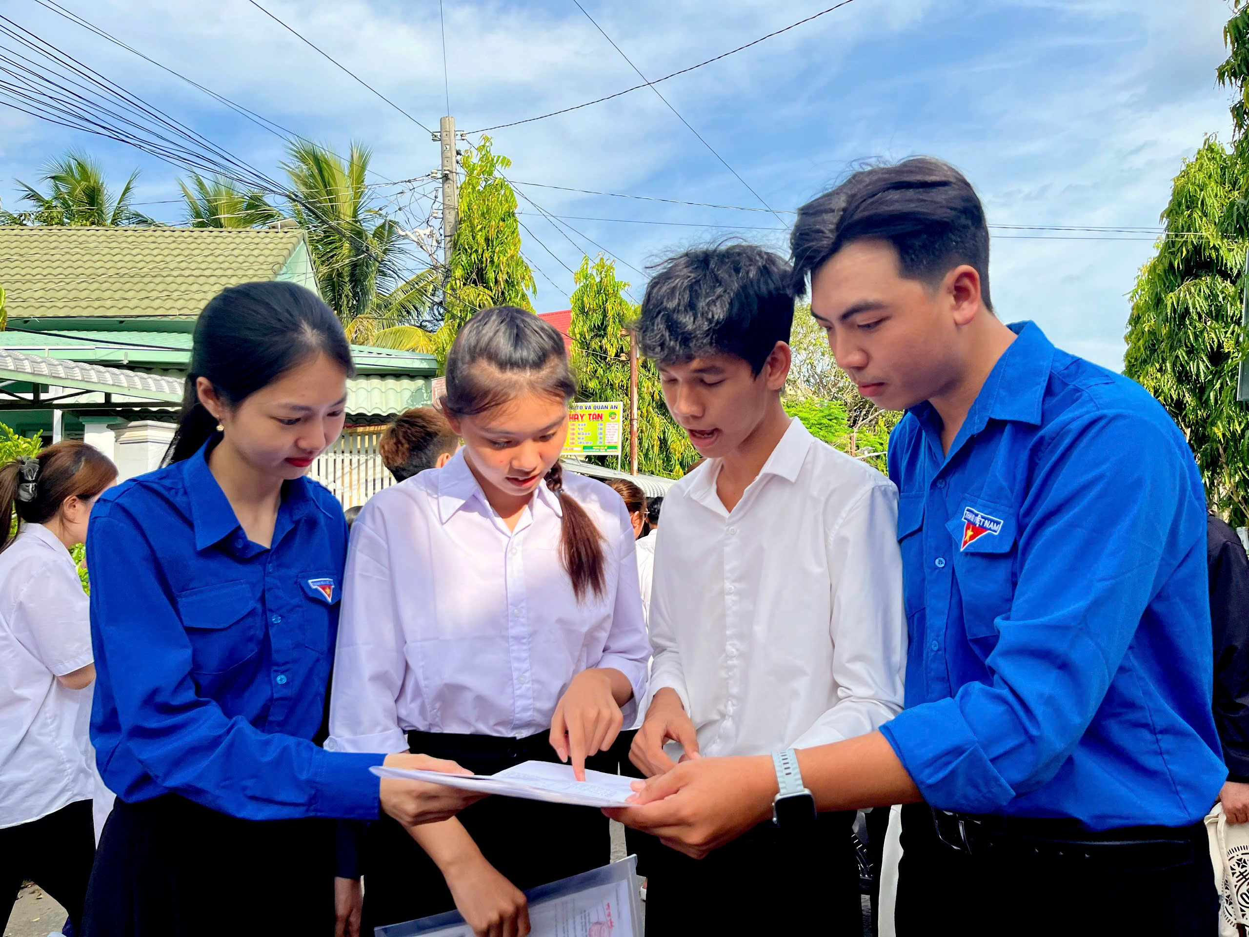 Đề toán thi tốt nghiệp THPT 2026: Dễ lấy điểm 7-8, khó có nhiều điểm 10 - Ảnh 8.
