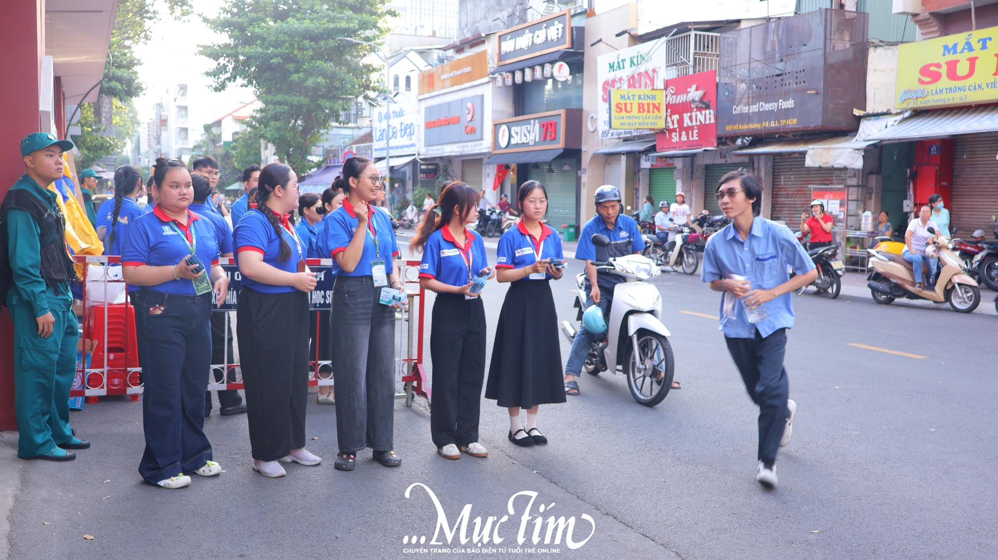 Kỳ thi tốt nghiệp THPT 2026: Hơn 1,2 triệu thí sinh thi môn văn sáng 11-6- Ảnh 2.