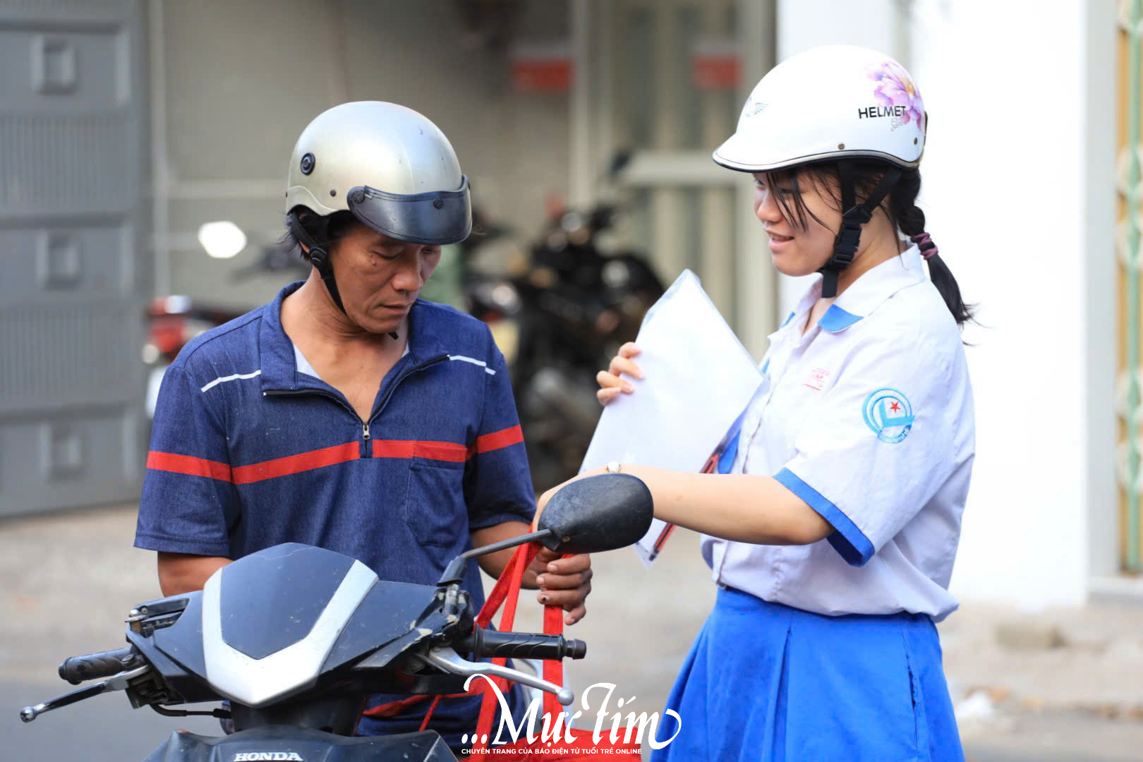 Kỳ thi tốt nghiệp THPT 2026: Hơn 1,2 triệu thí sinh thi môn văn sáng 11-6- Ảnh 3.