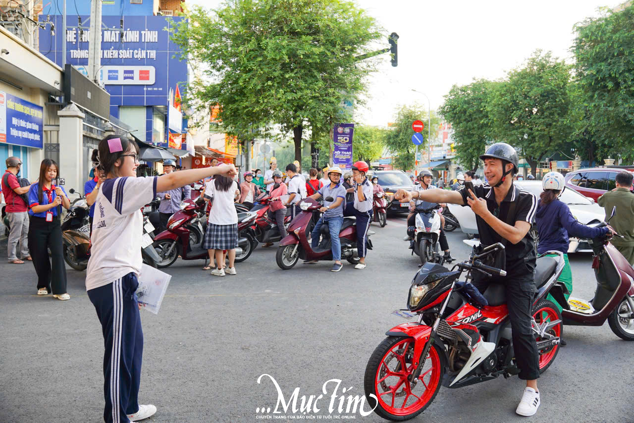 Kỳ thi tốt nghiệp THPT 2026: Hơn 1,2 triệu thí sinh thi môn văn sáng 11-6- Ảnh 9.