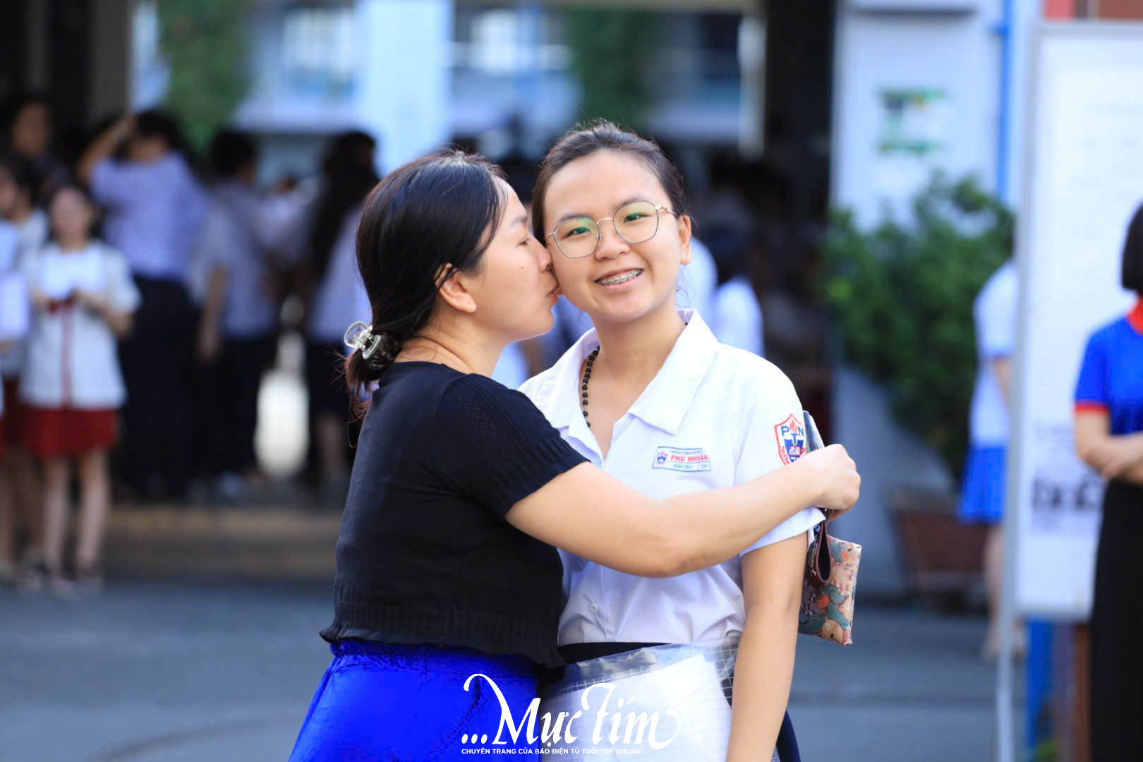 Kỳ thi tốt nghiệp THPT 2026: Hơn 1,2 triệu thí sinh thi môn văn sáng 11-6- Ảnh 10.