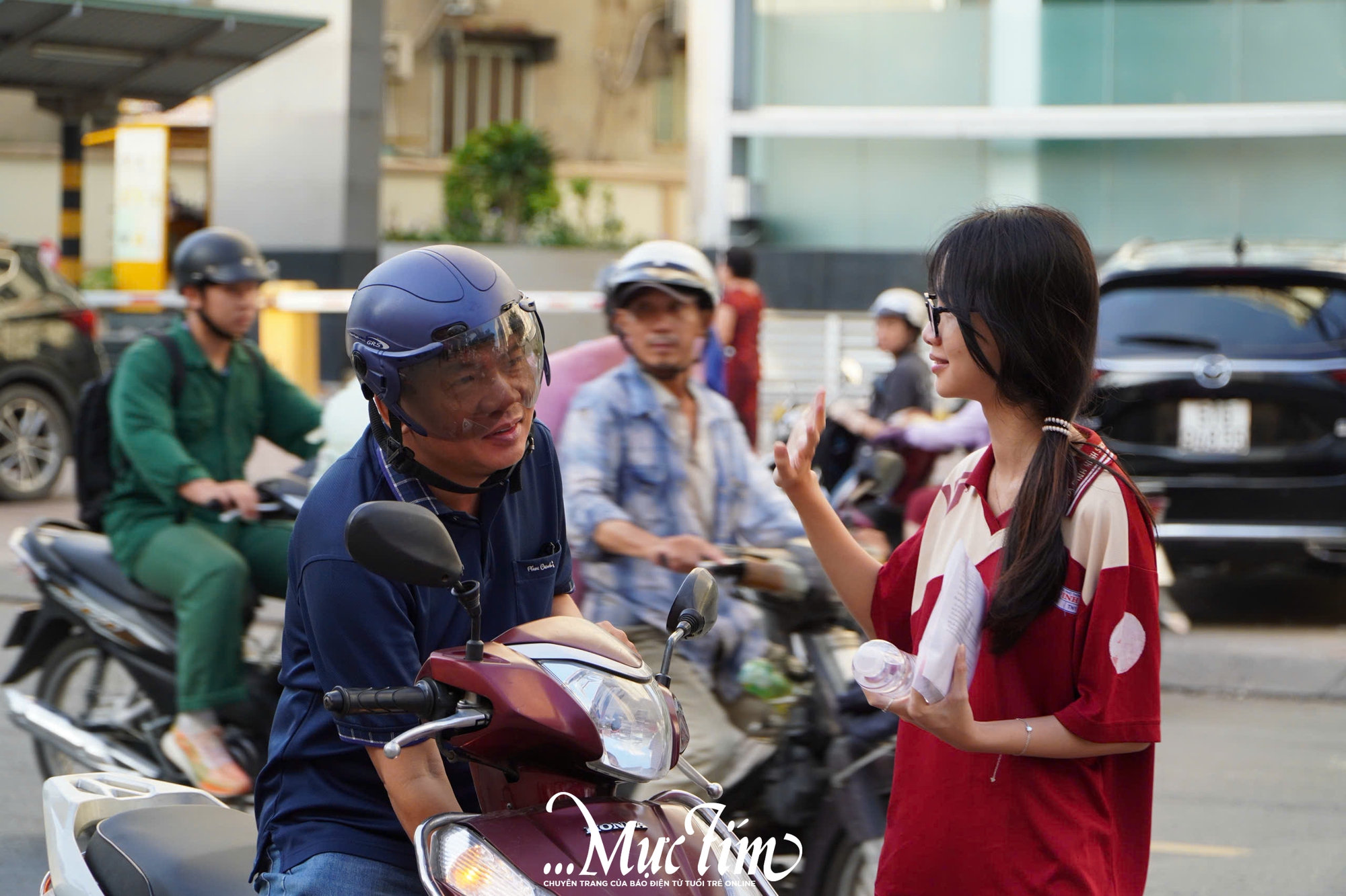 Kỳ thi tốt nghiệp THPT 2026: Hơn 1,2 triệu thí sinh thi môn văn sáng 11-6- Ảnh 12.