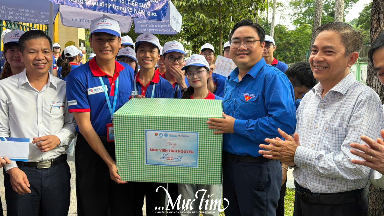 Thành Đoàn TP.HCM đến ‘tiếp sức’ cho các chiến sĩ Tiếp sức mùa thi - Ảnh 1.