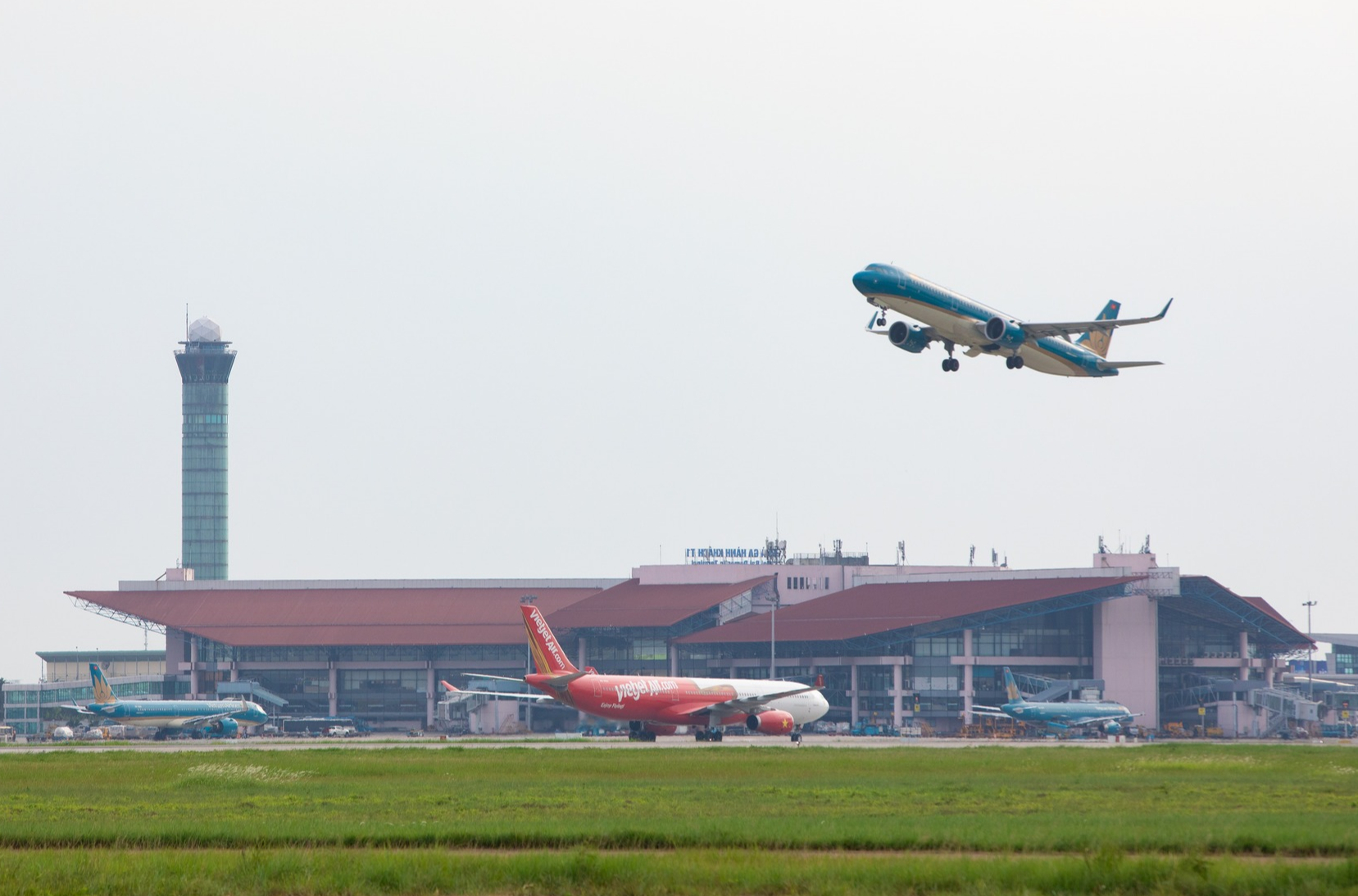 Mở đợt cao điểm tuyên truyền ngăn chặn UAV, diều tại khu vực sân bay - Ảnh 1. sân bay - Ảnh 1.