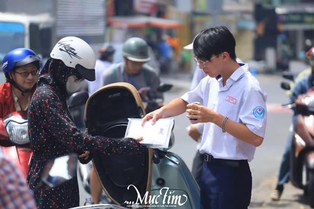 27 thí sinh vi phạm quy chế trong ngày thi tốt nghiệp THPT đầu tiên - Ảnh 2.
