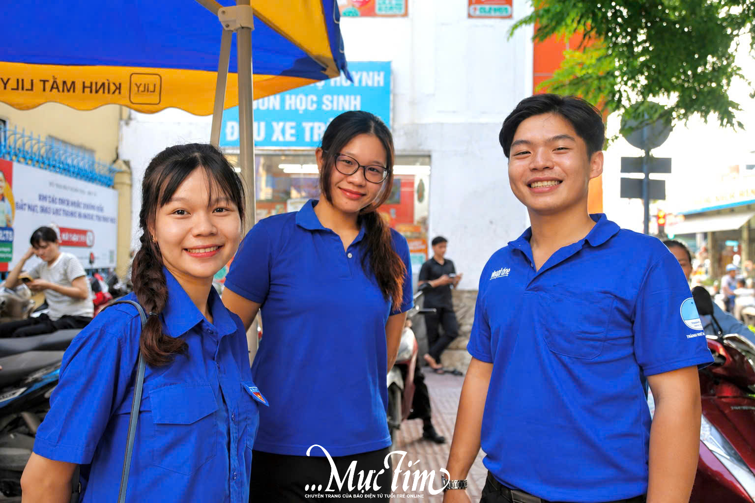 Câu chuyện đẹp về những chiến sĩ tình nguyện trẻ tuổi trong buổi thi đầu tiên của kỳ thi tốt nghiệp THPT năm 2026 - Ảnh 7.