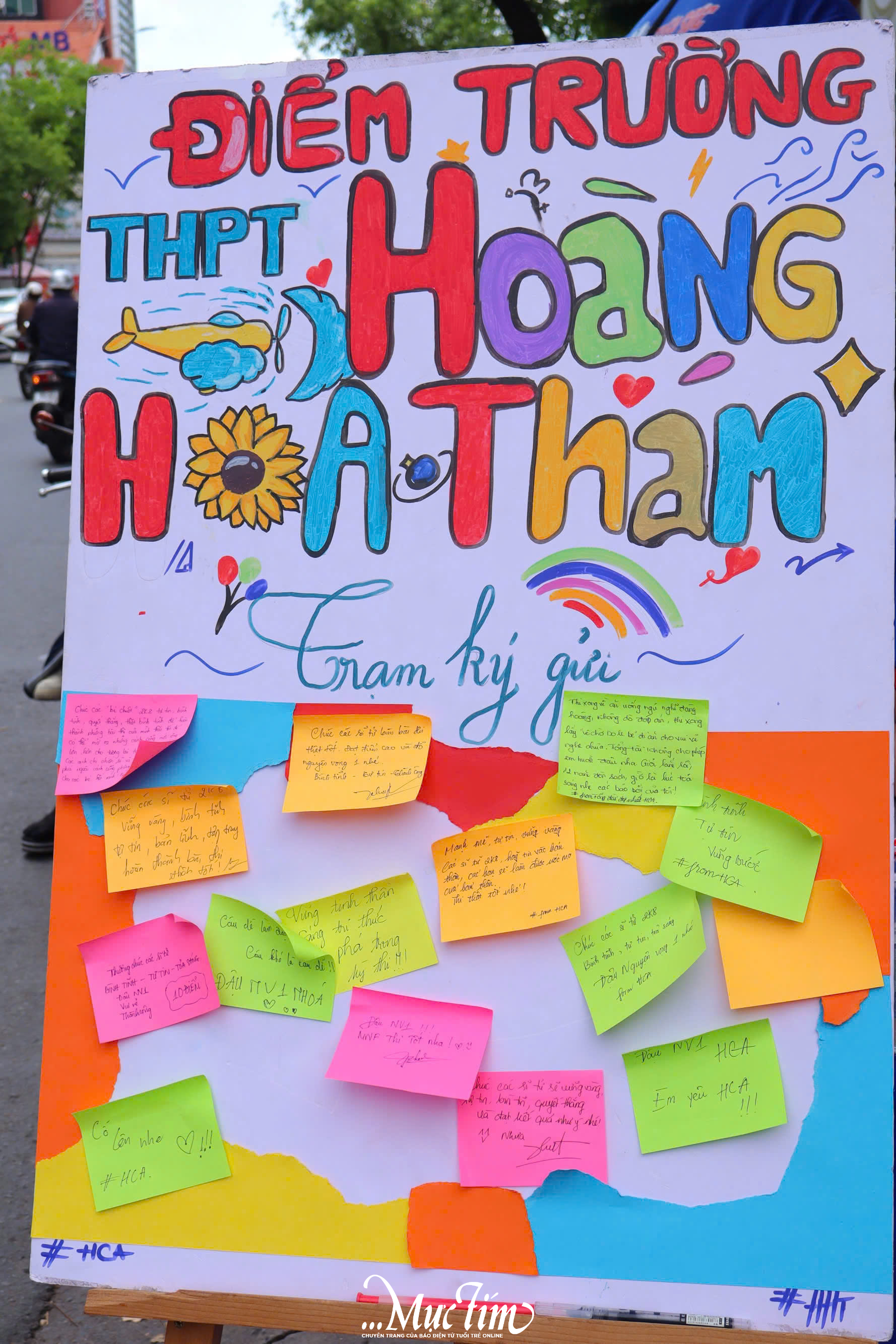 Nắng mưa không ngăn bước những chiến sĩ tiếp sức mùa thi- Ảnh 5. Nắng mưa không ngăn bước những chiến sĩ tiếp sức mùa thi - Ảnh 5.