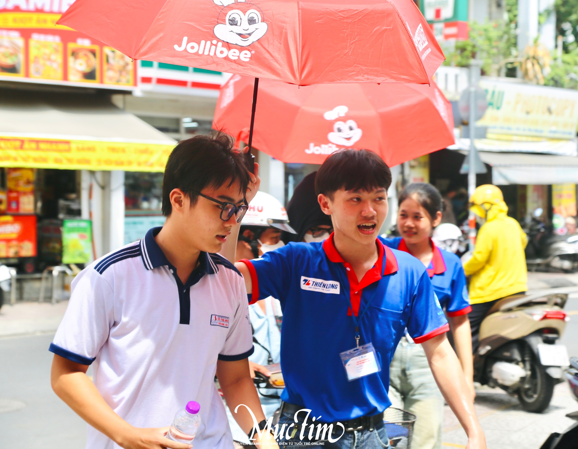 Nắng mưa không ngăn bước những chiến sĩ tiếp sức mùa thi - Ảnh 7.