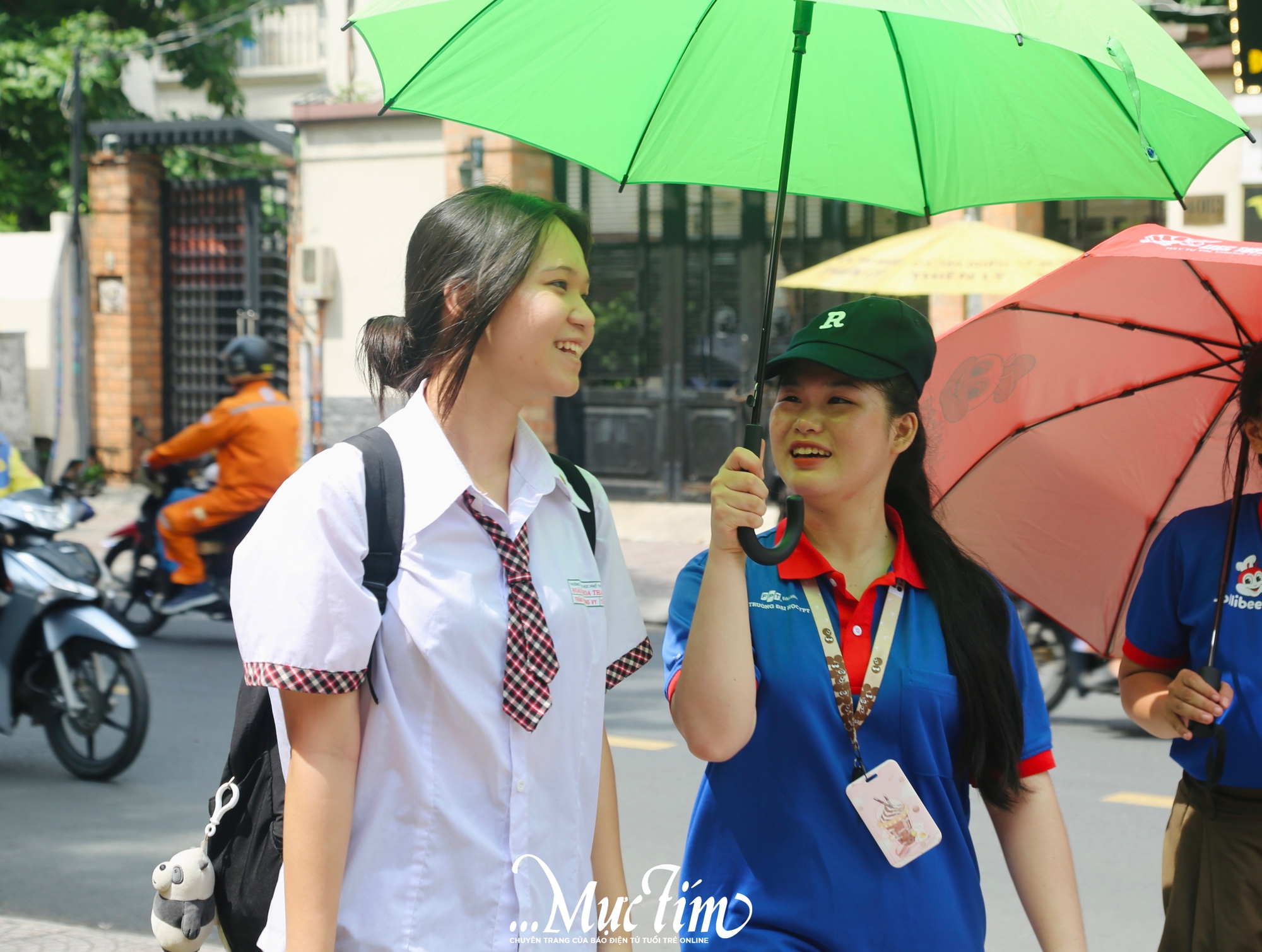 Nắng mưa không ngăn bước những chiến sĩ tiếp sức mùa thi - Ảnh 8.