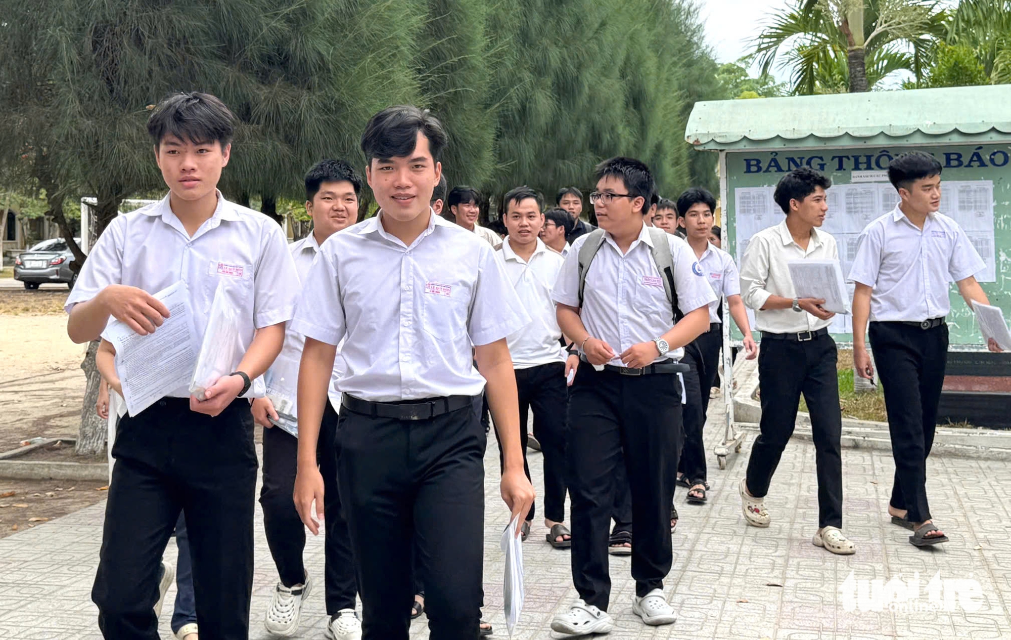 Đề toán thi tốt nghiệp THPT 2026: Dễ lấy điểm 7-8, khó có nhiều điểm 10 - Ảnh 19.