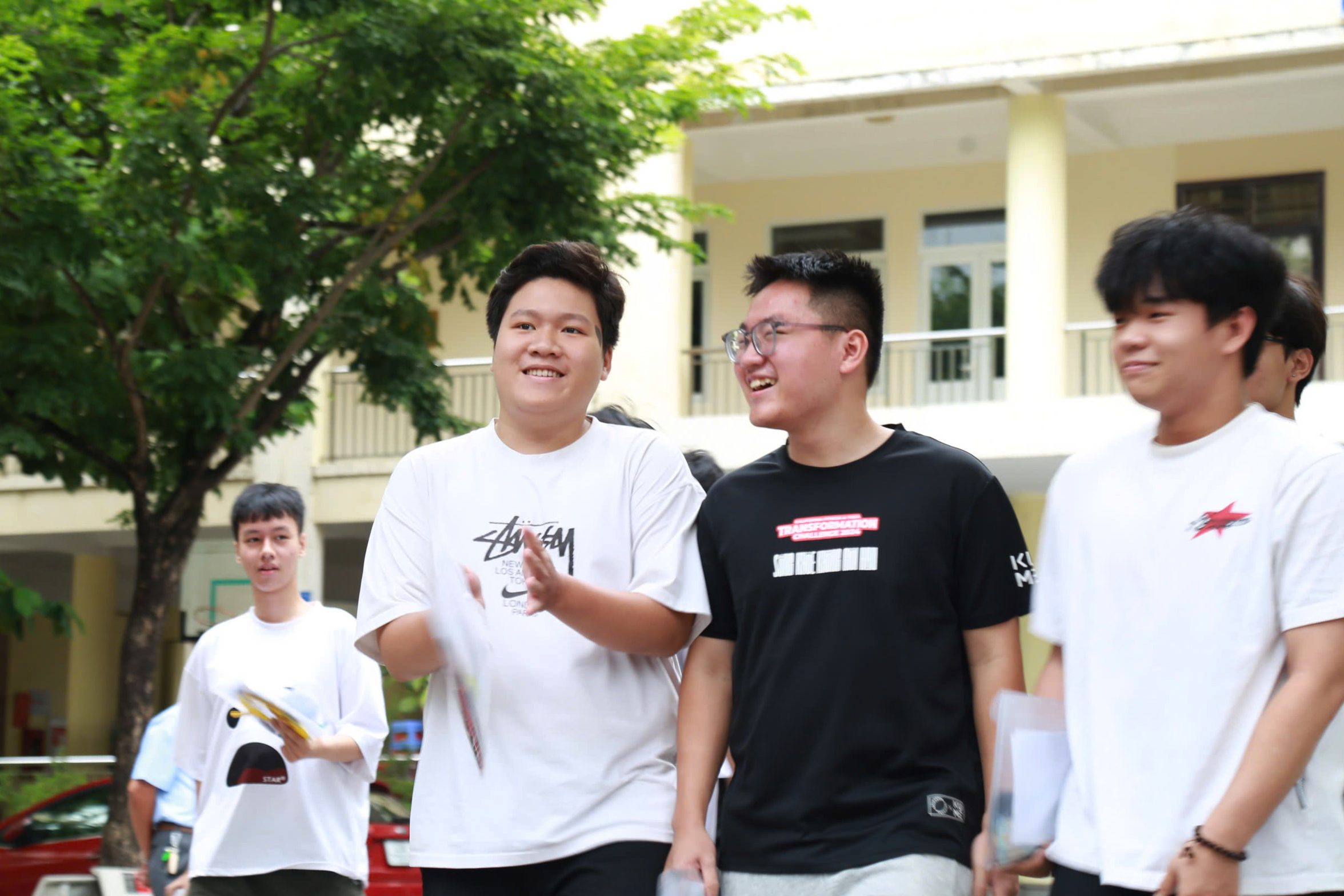 CHÙM ẢNH THÍ SINH - Ảnh 6. Sĩ tử 2K8 rạng rỡ tạm biệt mùa thi 2026 - Ảnh 8.
