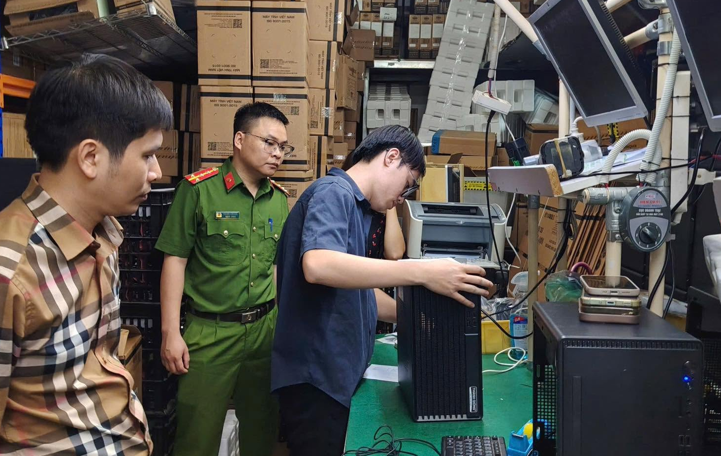 Vụ khám xét công ty nghi dùng Windows và Microsoft Office lậu: Máy tính Thánh Gióng nói gì? - Ảnh 1.