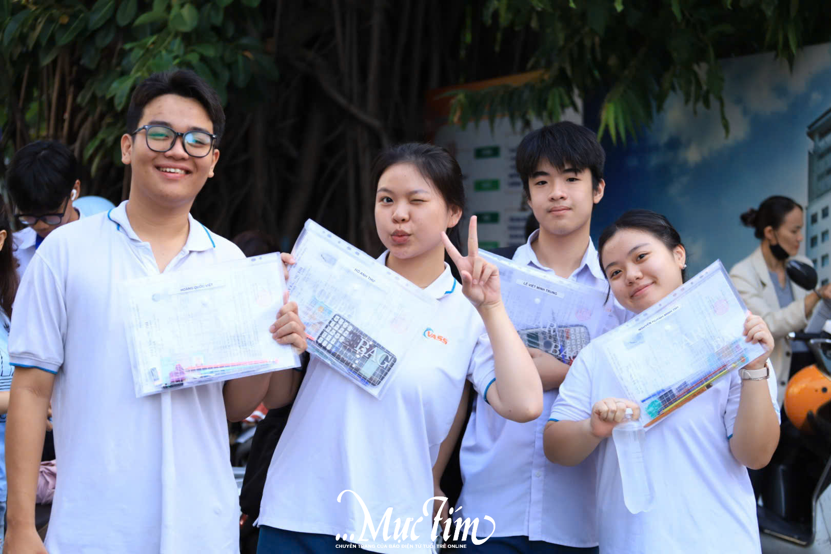 Chùm ảnh: Những khoảnh khắc đẹp mùa thi tốt nghiệp THPT 2026- Ảnh 25.
