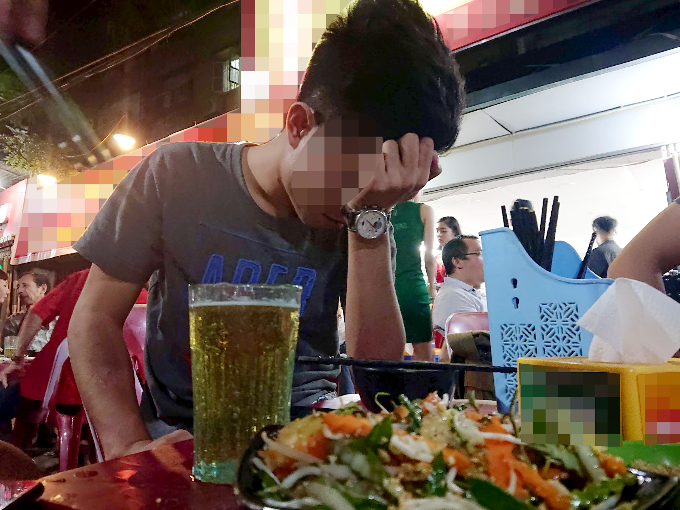 Hệ quả của thức khuya, đồ ăn nhanh... - Ảnh 1. Hệ quả của thức khuya, đồ ăn nhanh... - Ảnh 1.