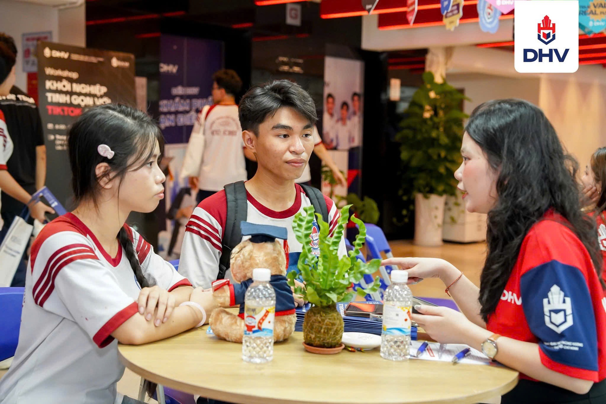 Quỹ học bổng 75 tỷ: Mở rộng cơ hội cho tân sinh viên - Ảnh 1.