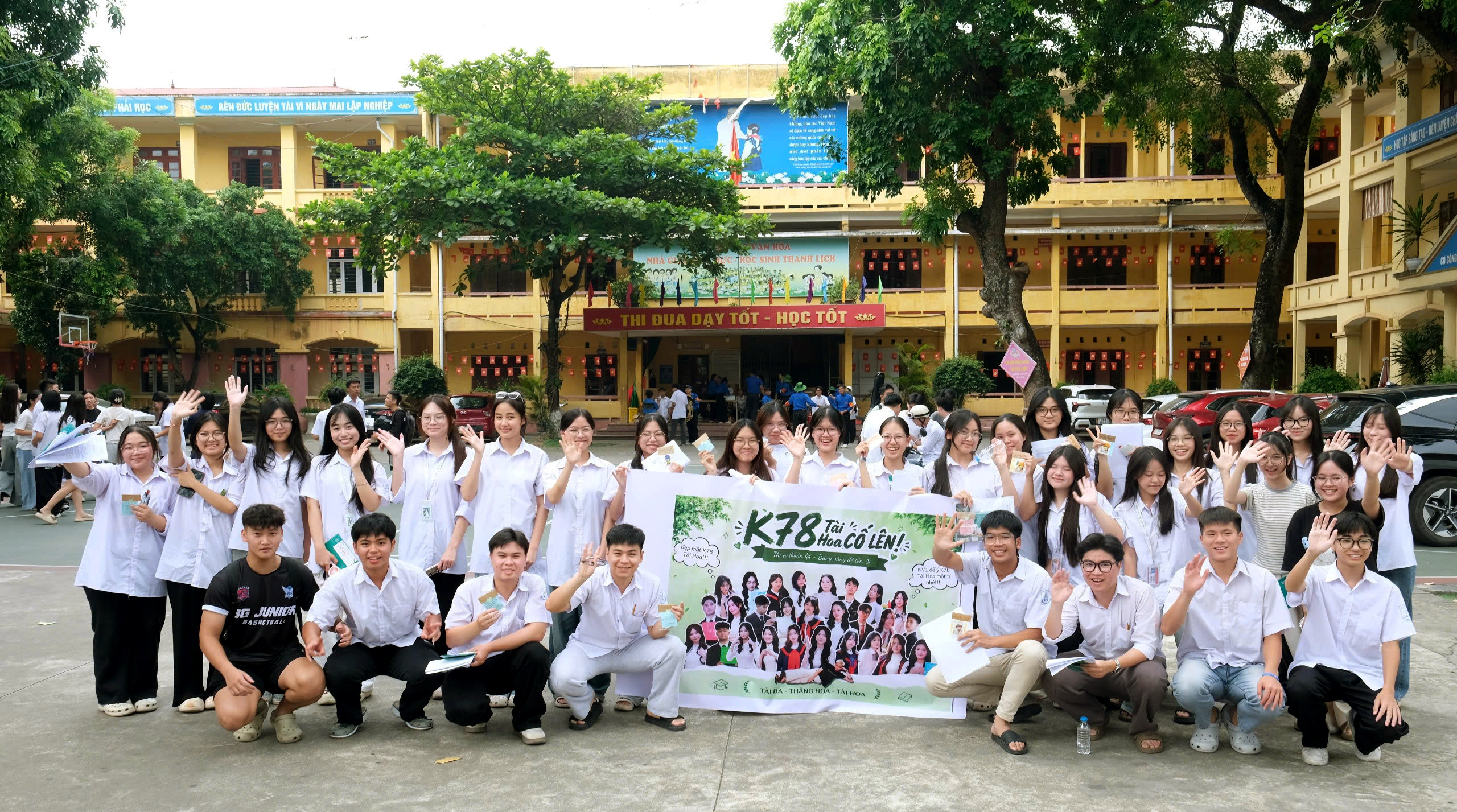 Sĩ tử 2k8 rạng rỡ tạm biệt mùa thi 2026 - Ảnh 15. Sĩ tử 2K8 rạng rỡ tạm biệt mùa thi 2026 - Ảnh 15.