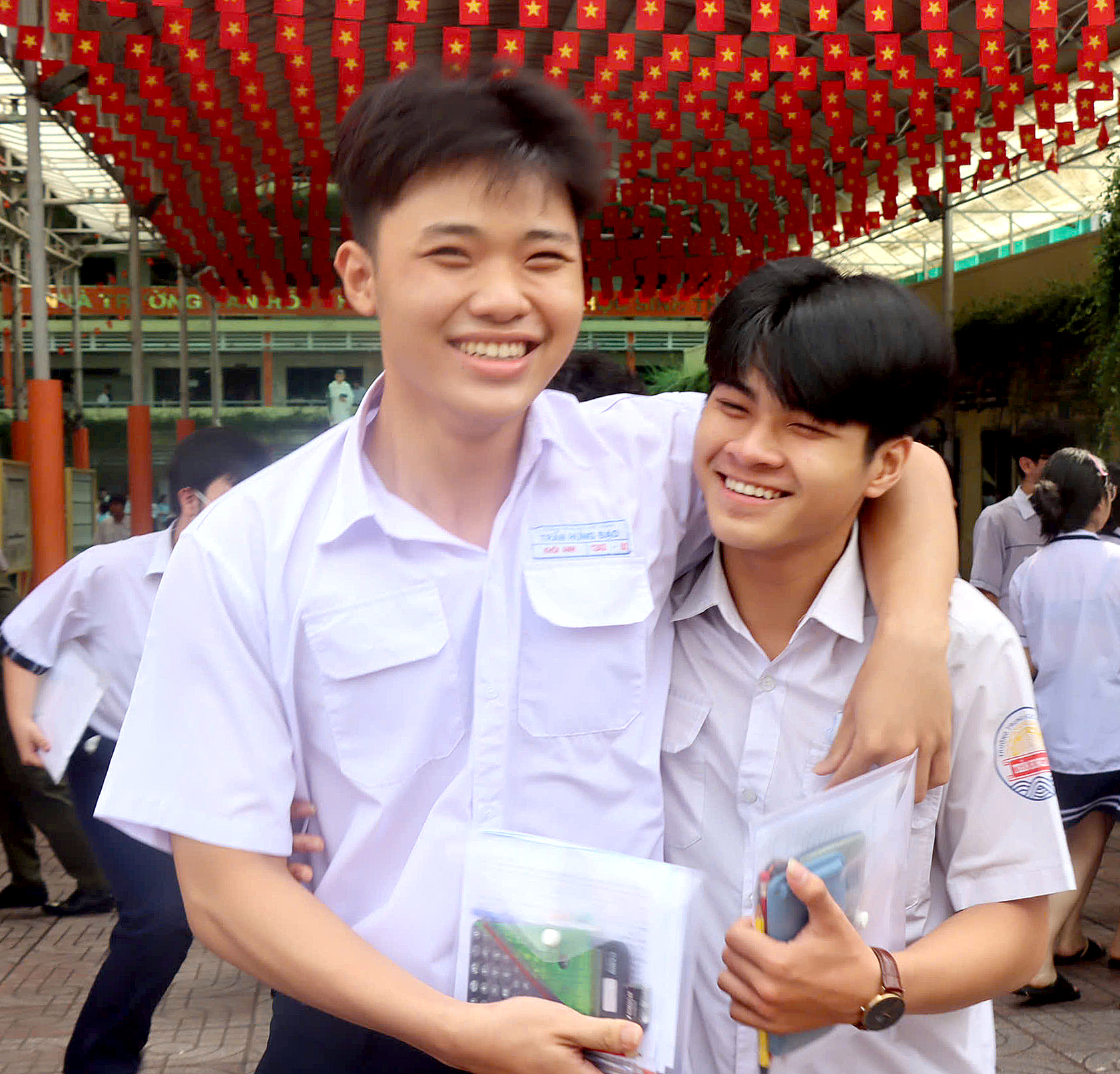 Sĩ tử 2k8 rạng rỡ tạm biệt mùa thi 2026 - Ảnh 3. Sĩ tử 2K8 rạng rỡ tạm biệt mùa thi 2026 - Ảnh 3.