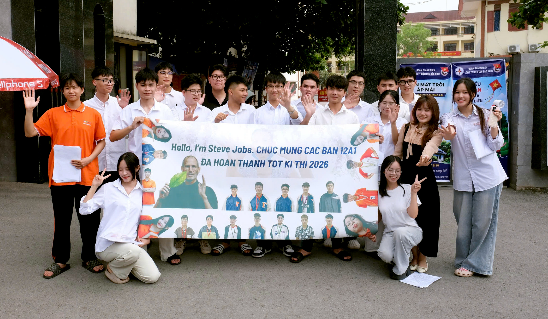 Sĩ tử 2k8 rạng rỡ tạm biệt mùa thi 2026 - Ảnh 16. Sĩ tử 2K8 rạng rỡ tạm biệt mùa thi 2026 - Ảnh 16.