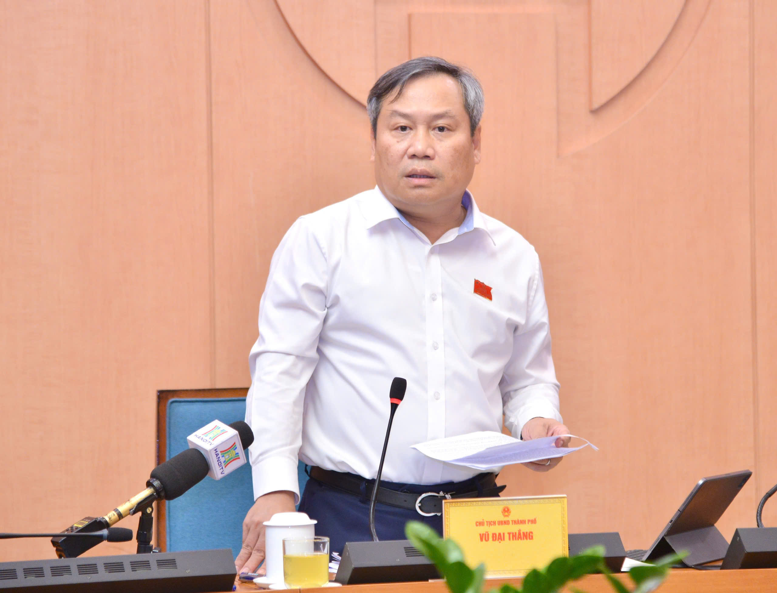 Chủ tịch Hà Nội lý giải việc bỏ đề xuất hỗ trợ 5 triệu đồng/người khi đổi xe máy xăng sang xe điện - Ảnh 2.