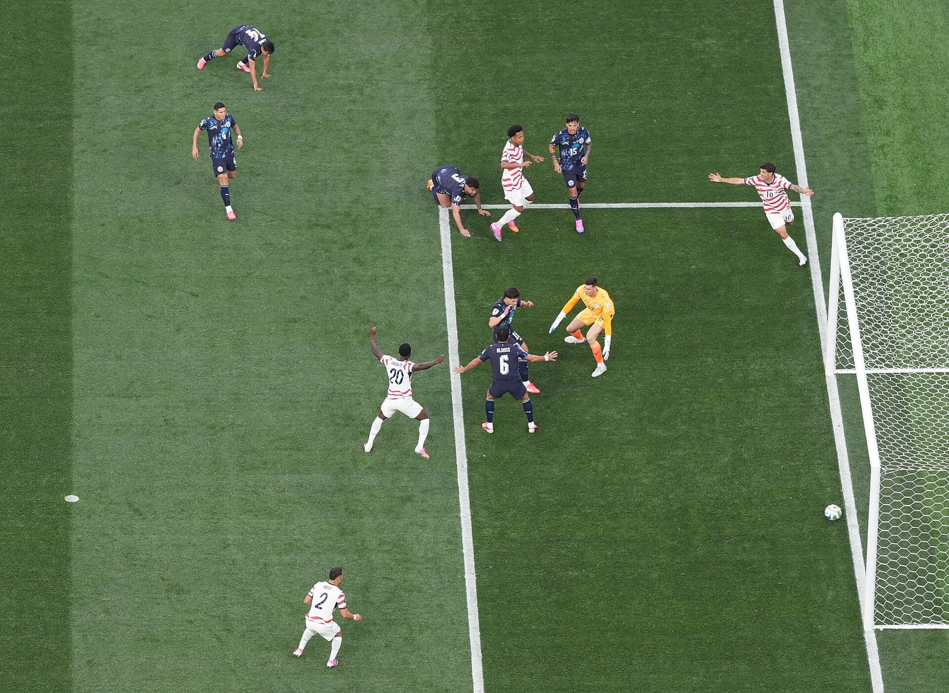 Gallery - US thrash Paraguay 4-1 for dream World Cup start - image 1