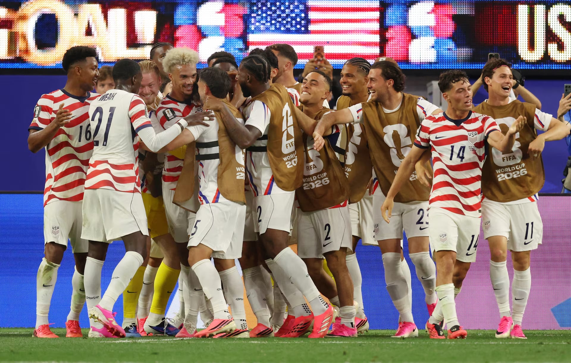 Gallery - US thrash Paraguay 4-1 for dream World Cup start - image 3