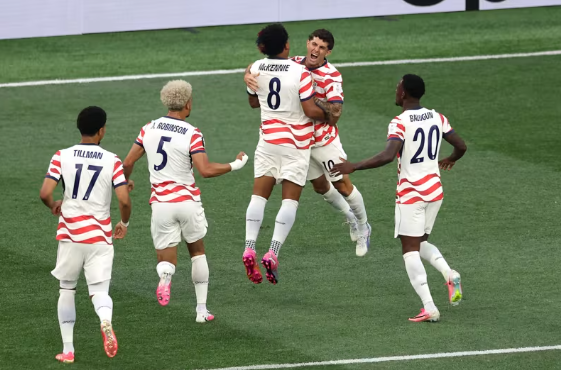 Lee Nguyễn: 'Tôi mong Việt Nam dự World Cup' - Ảnh 2.