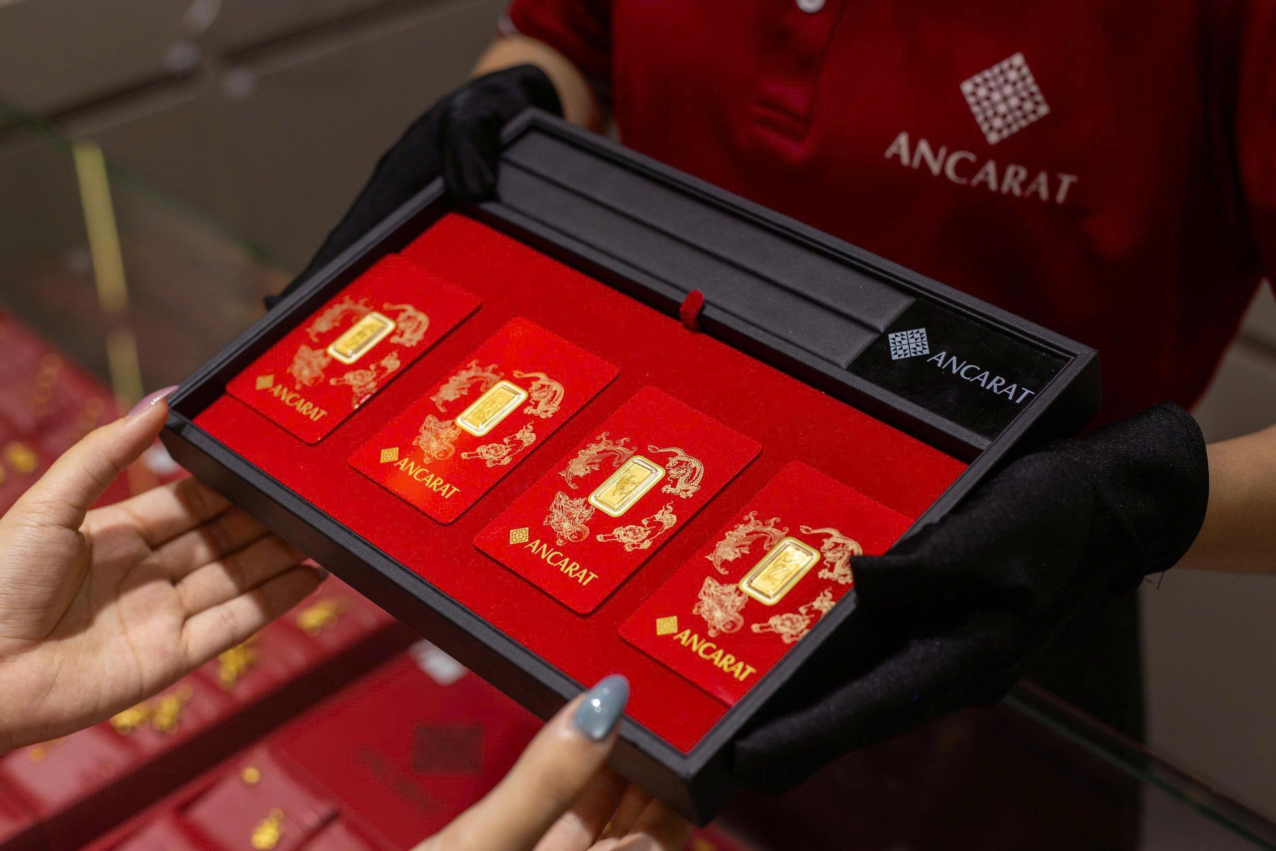 Hai ngày, giá vàng SJC tăng lên lại đến 11 triệu đồng/lượng - Ảnh 2.