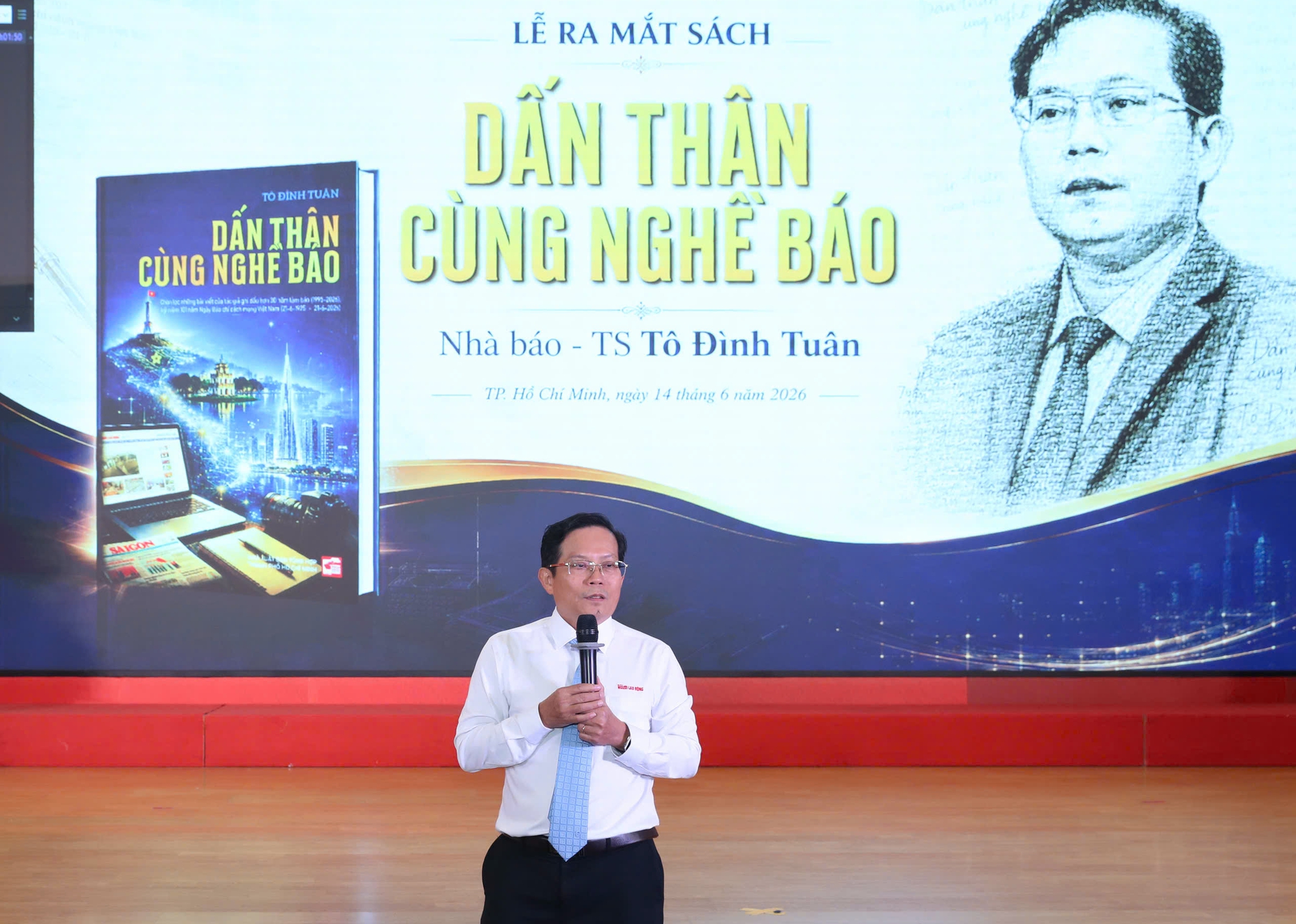 Nhà báo - Ảnh 1.
