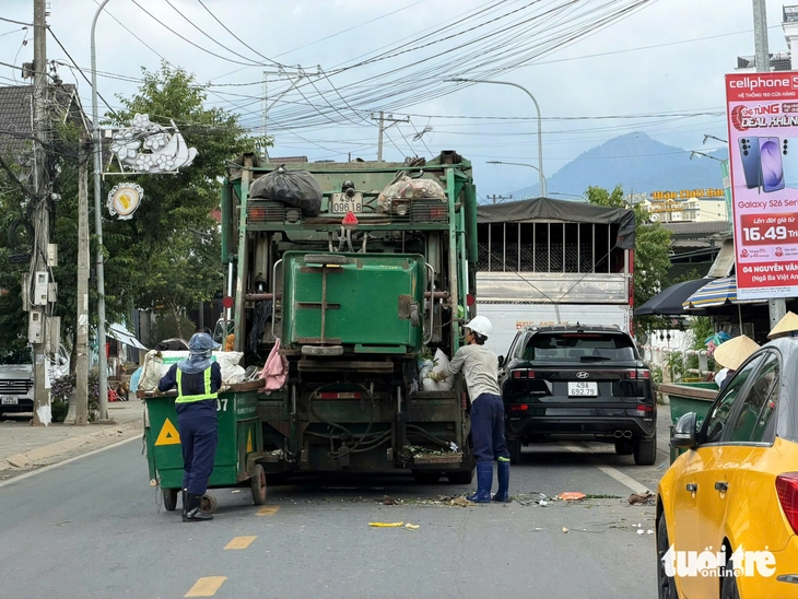 Vietnam’s Da Lat clears nearly 1,000 tonnes of garbage after 2-day waste plant shutdown- Ảnh 2.