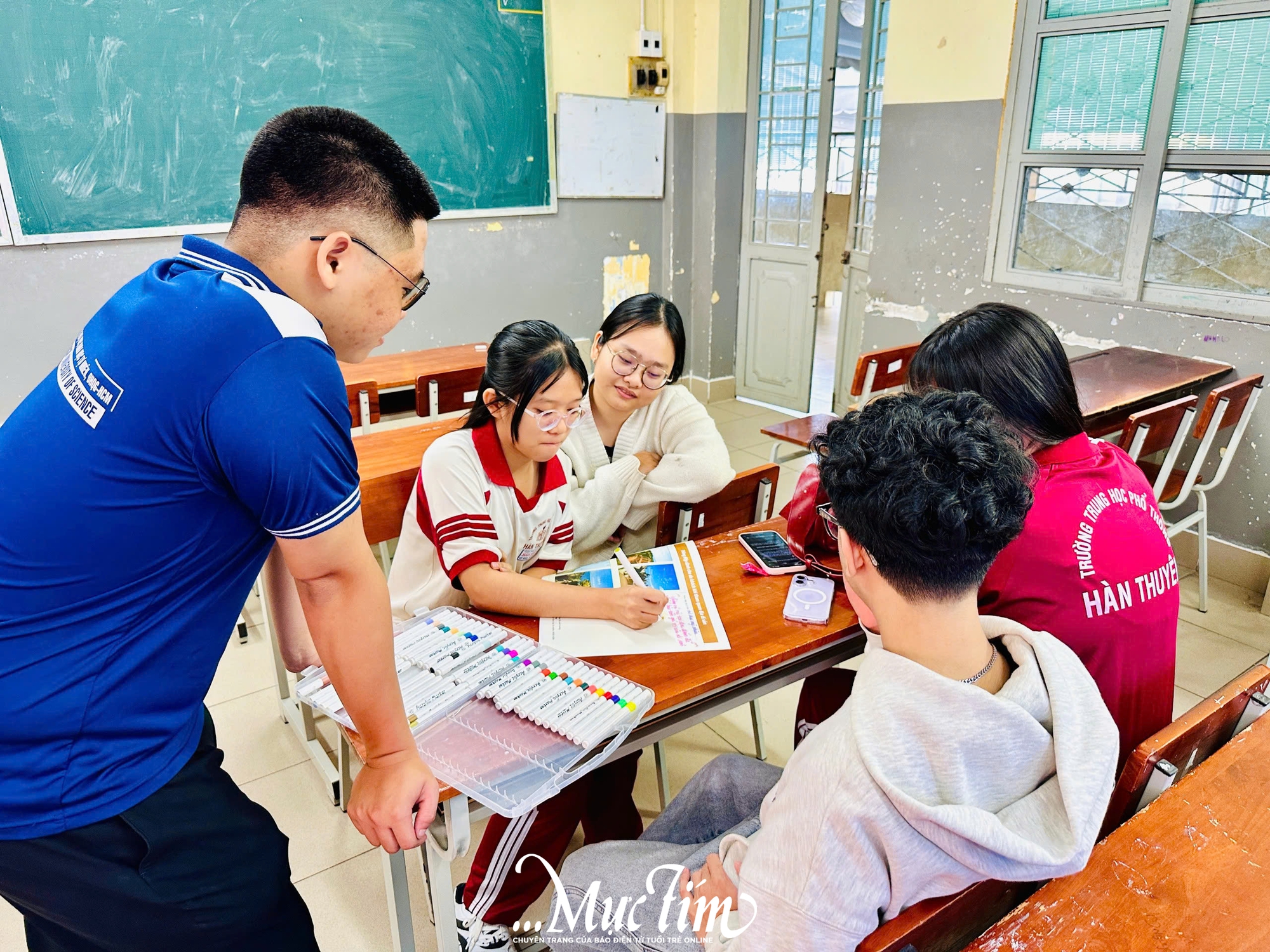 Học trò Trường THPT Hàn Thuyên thích thú giải mã kiến thức địa chất- Ảnh 2.