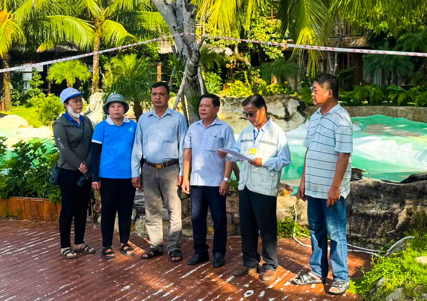 Cưỡng chế tháo dỡ 9 căn bungalow xây trái phép ở Phú Quốc - Ảnh 1.