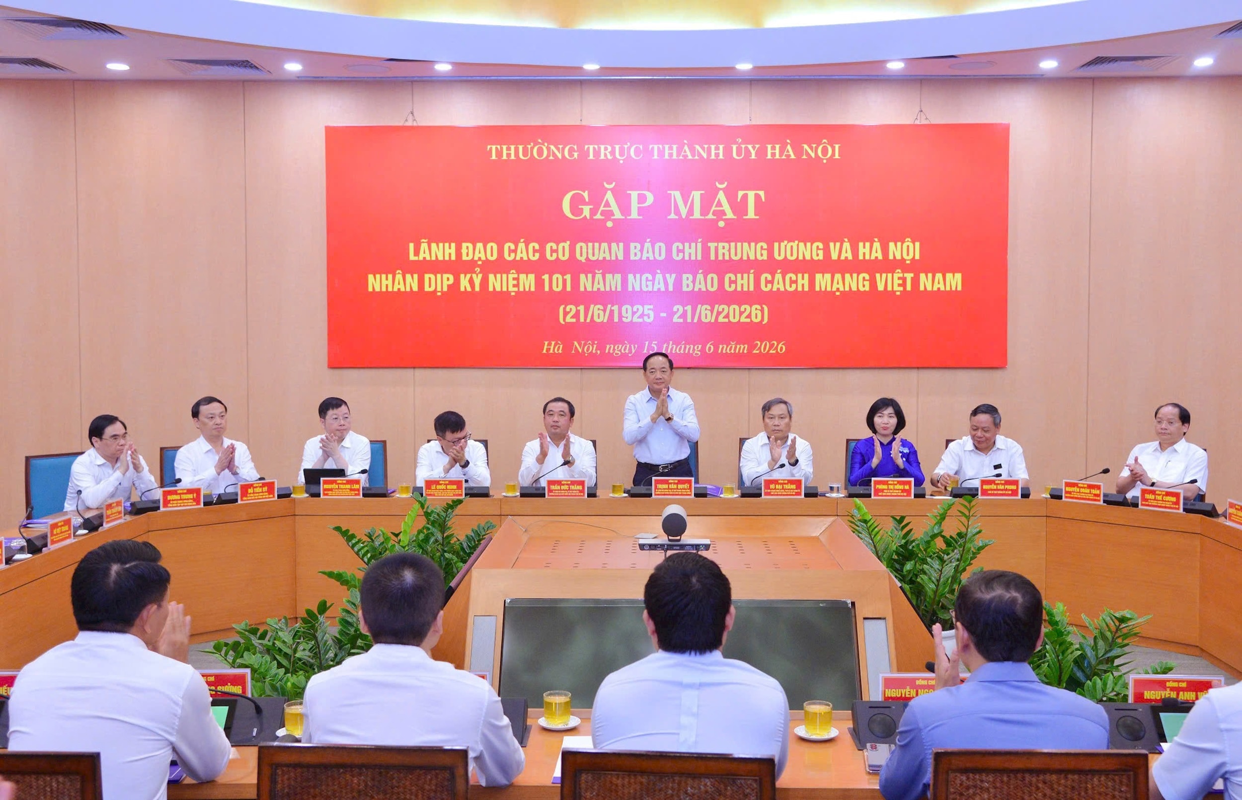 Báo chí - Ảnh 1.