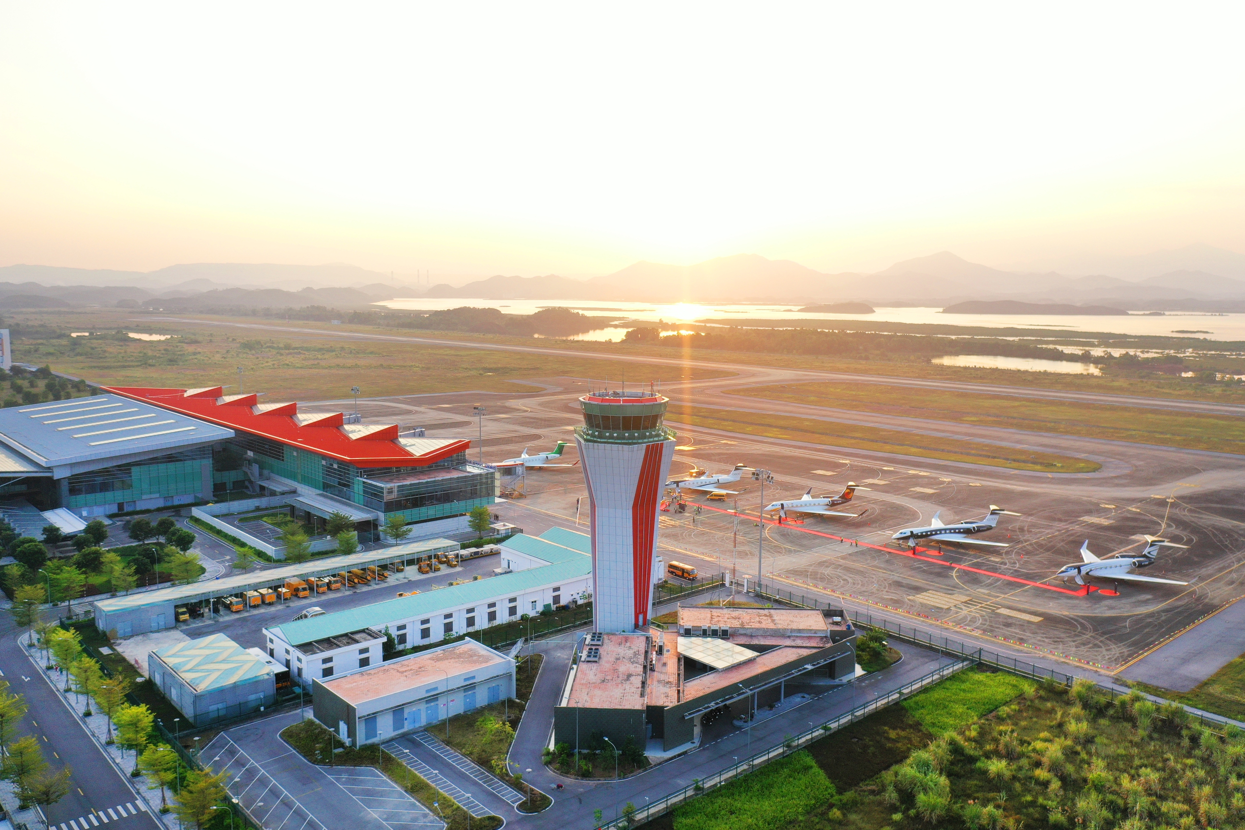 sân bay Vân Đồn - Ảnh 1.