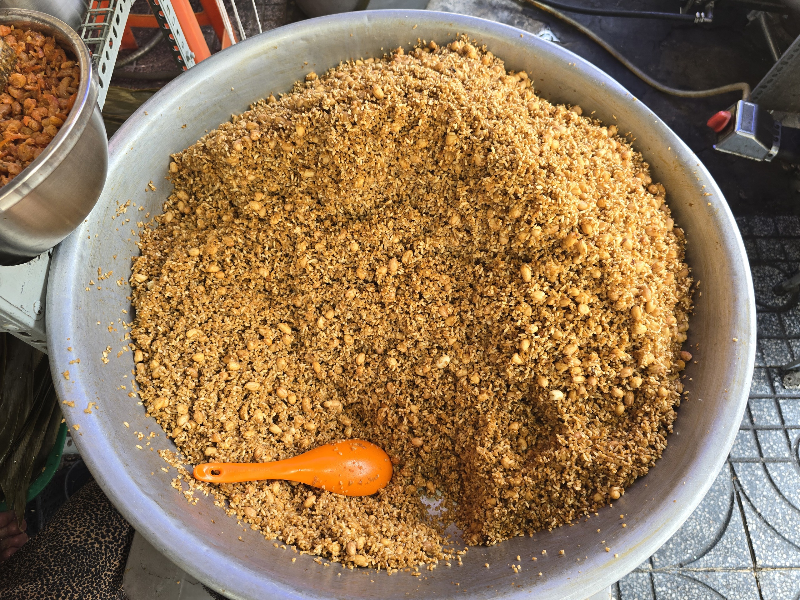 Nấu bánh bá trạng suốt đêm phục vụ Tết Đoan ngọ mùng 5-5 - Ảnh 9.