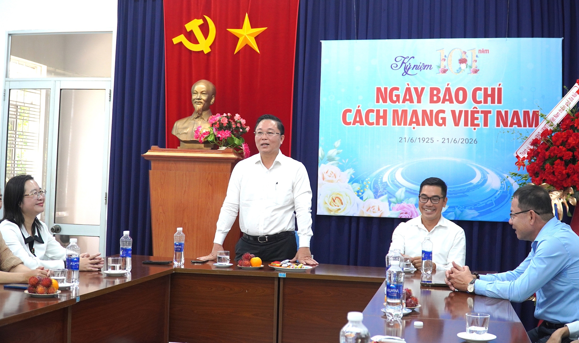 Lãnh đạo Đà Nẵng: Mừng vì có những tờ báo như Tuổi Trẻ trên địa bàn - Ảnh 1.