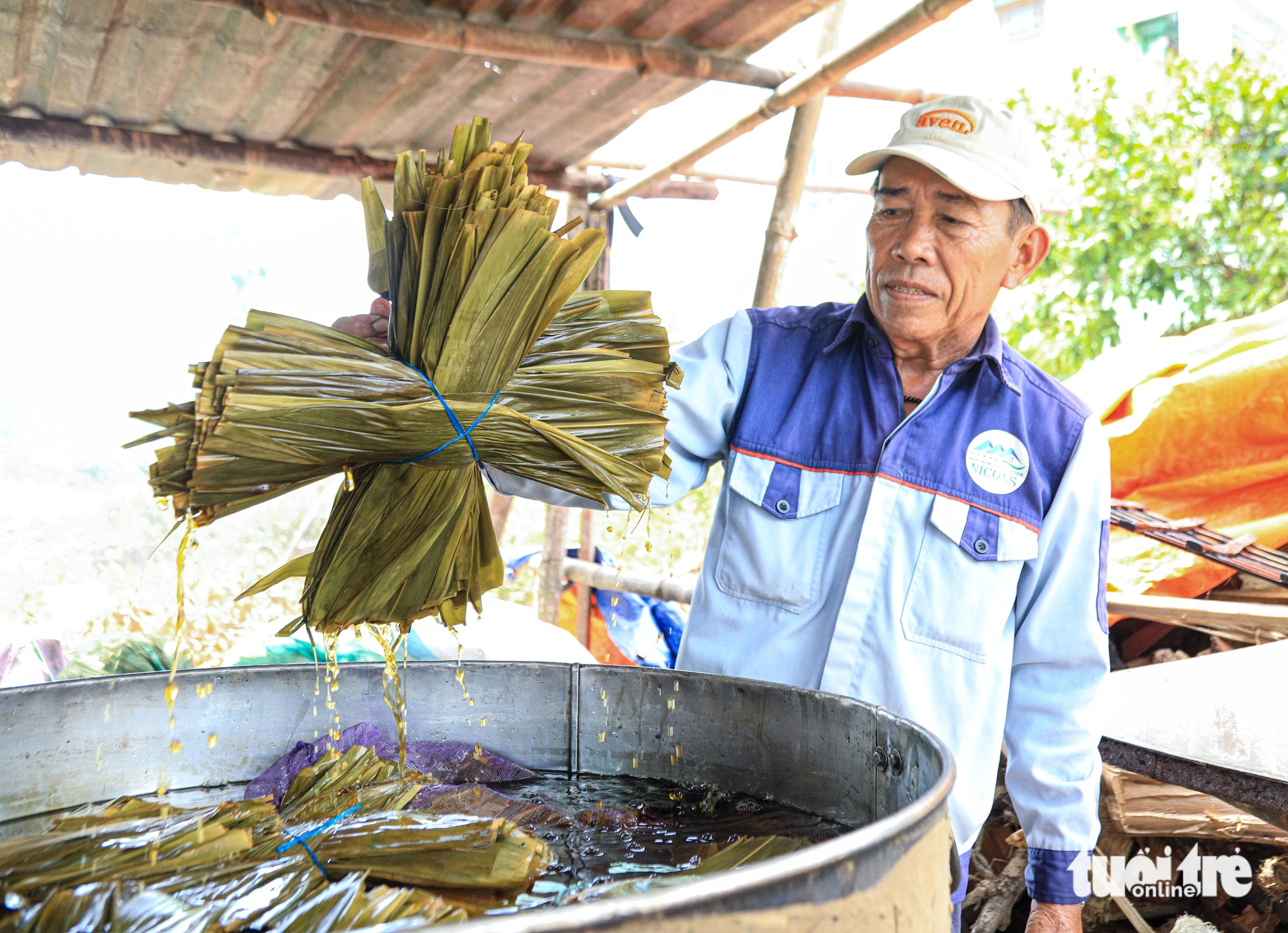 Bánh ú tro Hội An vào mùa, làm đến đâu bán hết đến đó - Ảnh 7. Bánh ú tro Hội An vào mùa, làm đến đâu bán hết đến đó - Ảnh 7.