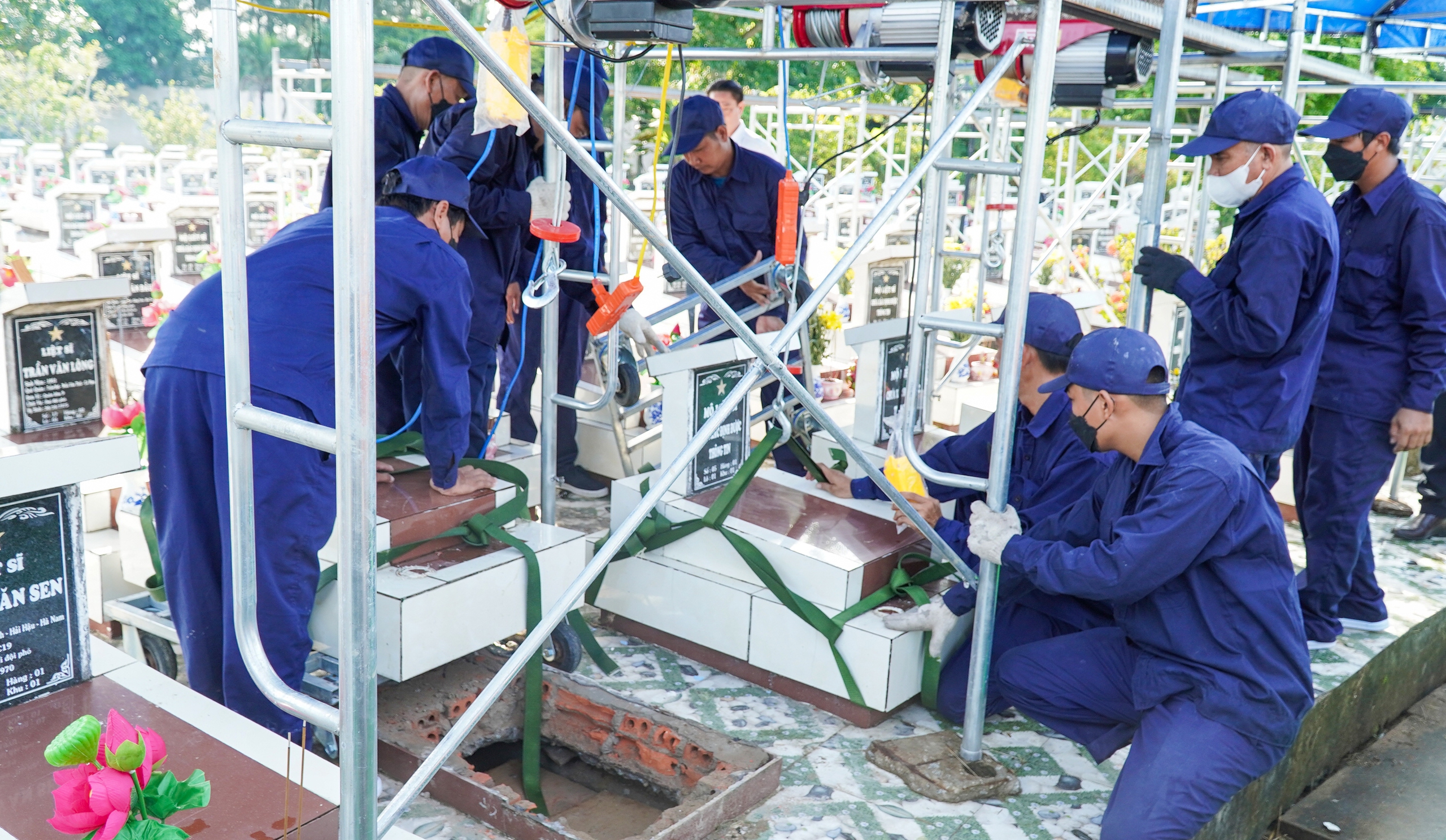 Cà Mau bắt đầu hành trình tìm lại tên cho các liệt sĩ vô danh bằng cách giám định ADN - Ảnh 3.