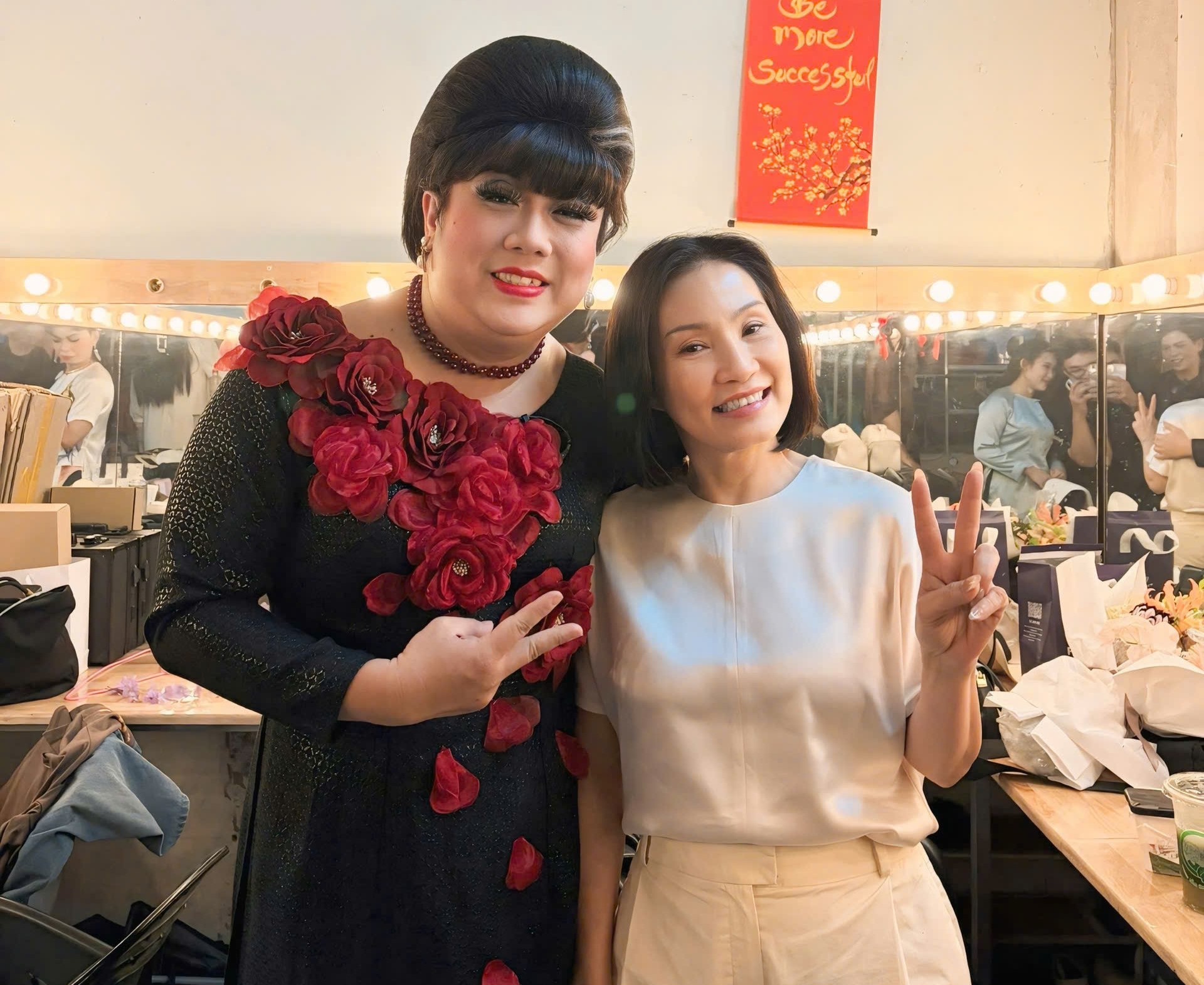 Ca sĩ Như Quỳnh ca Lương Sơn Bá - Chúc Anh Đài trong kịch của Gia Bảo - Ảnh 3. Ca sĩ Như Quỳnh ca Lương Sơn Bá - Chúc Anh Đài trong kịch của Gia Bảo - Ảnh 2.