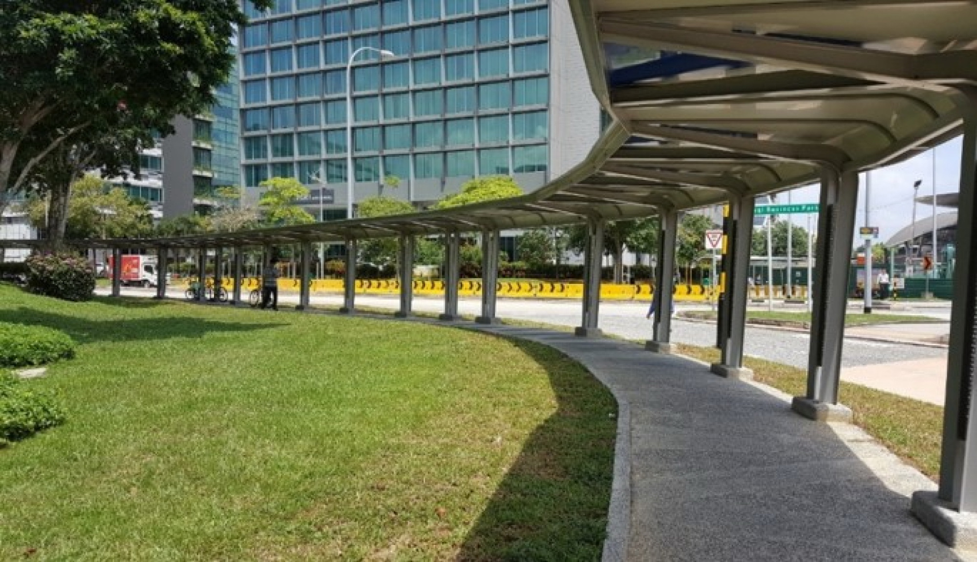 How Singapore’s covered walkways could help shape Ho Chi Minh City’s public transportation future- Ảnh 2.