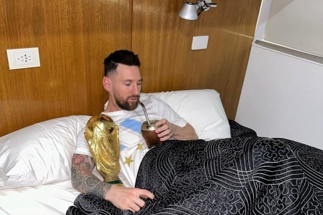 Thức uống nổi tiếng của Argentina được Messi và người hâm mộ World Cup yêu thích - Ảnh 1.