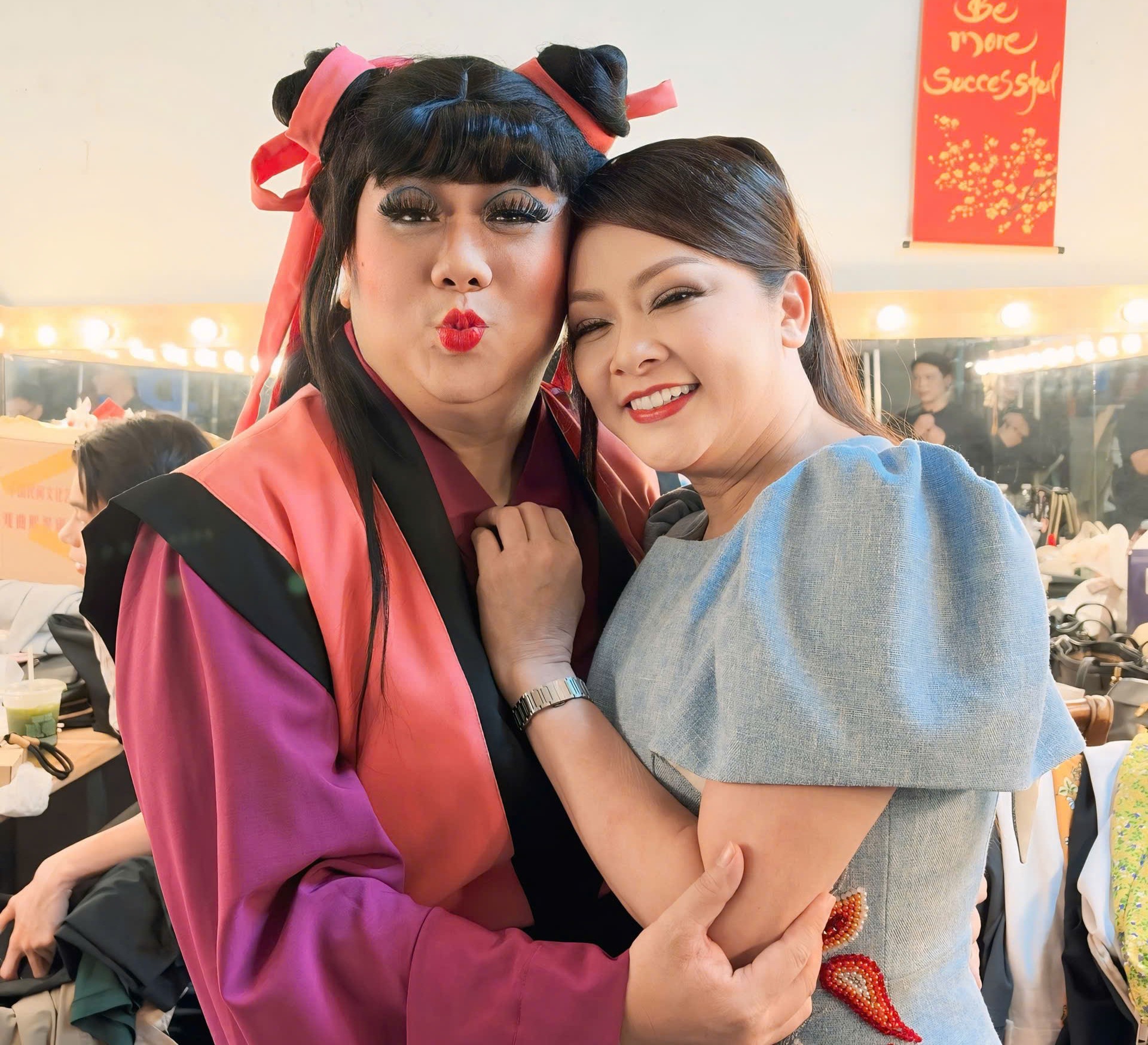 Ca sĩ Như Quỳnh ca Lương Sơn Bá - Chúc Anh Đài trong kịch của Gia Bảo - Ảnh 1. Ca sĩ Như Quỳnh ca Lương Sơn Bá - Chúc Anh Đài trong kịch của Gia Bảo - Ảnh 1.