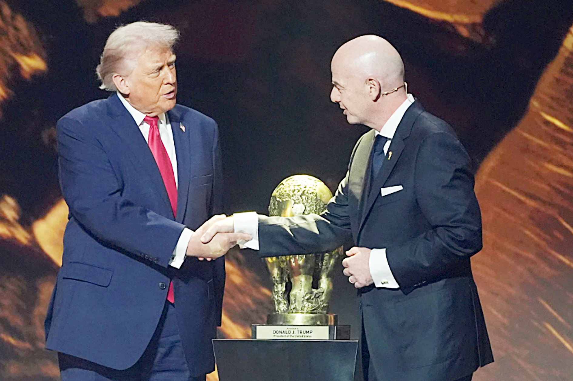 Tổng thống Donald Trump sẽ trao cúp vô địch - Ảnh 1.