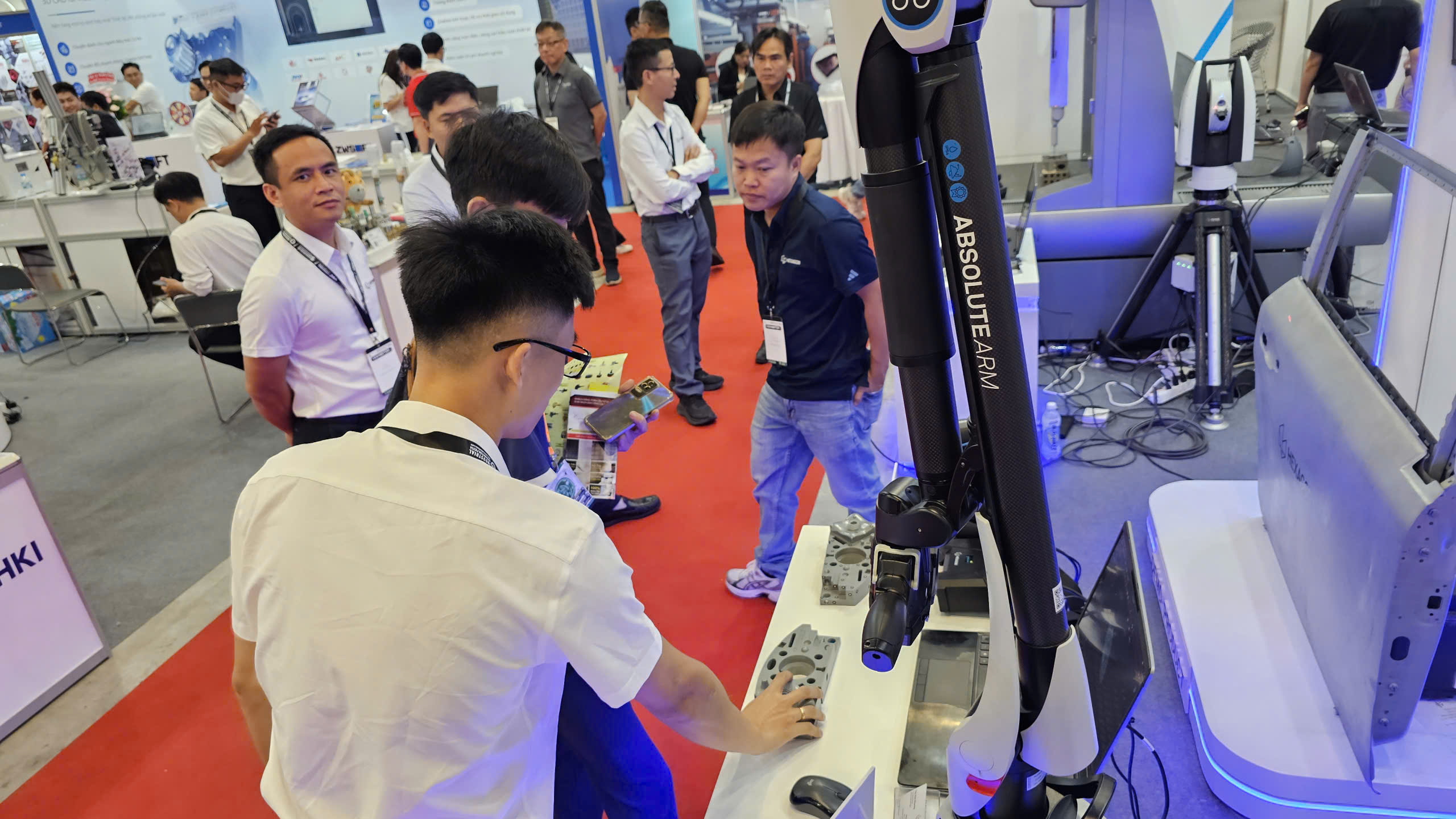 Từ điện toán đám mây, AI đến robot 100% nhựa, doanh nghiệp tìm lời giải tăng năng suất - Ảnh 1.